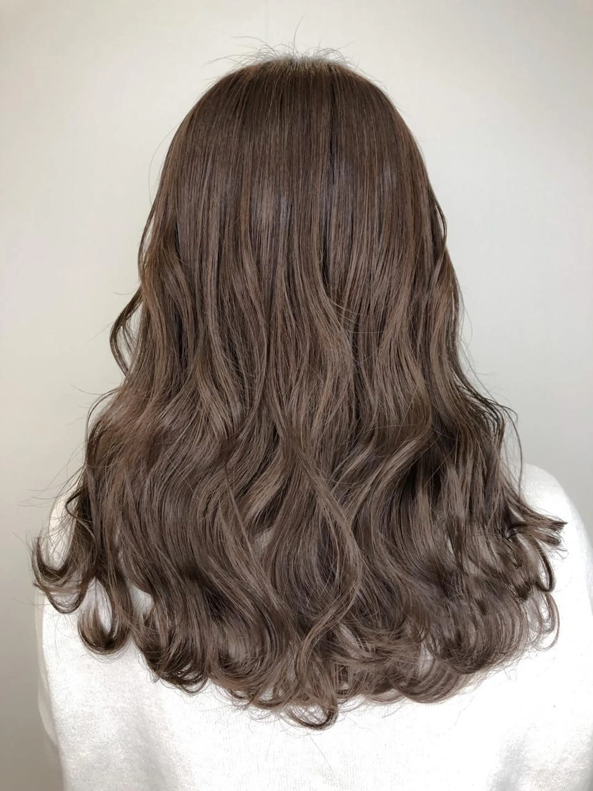 セミロング カラー ブリーチ エドルカラー グレージュ 【透明感、艶髪】西村 有司のヘアスタイル
