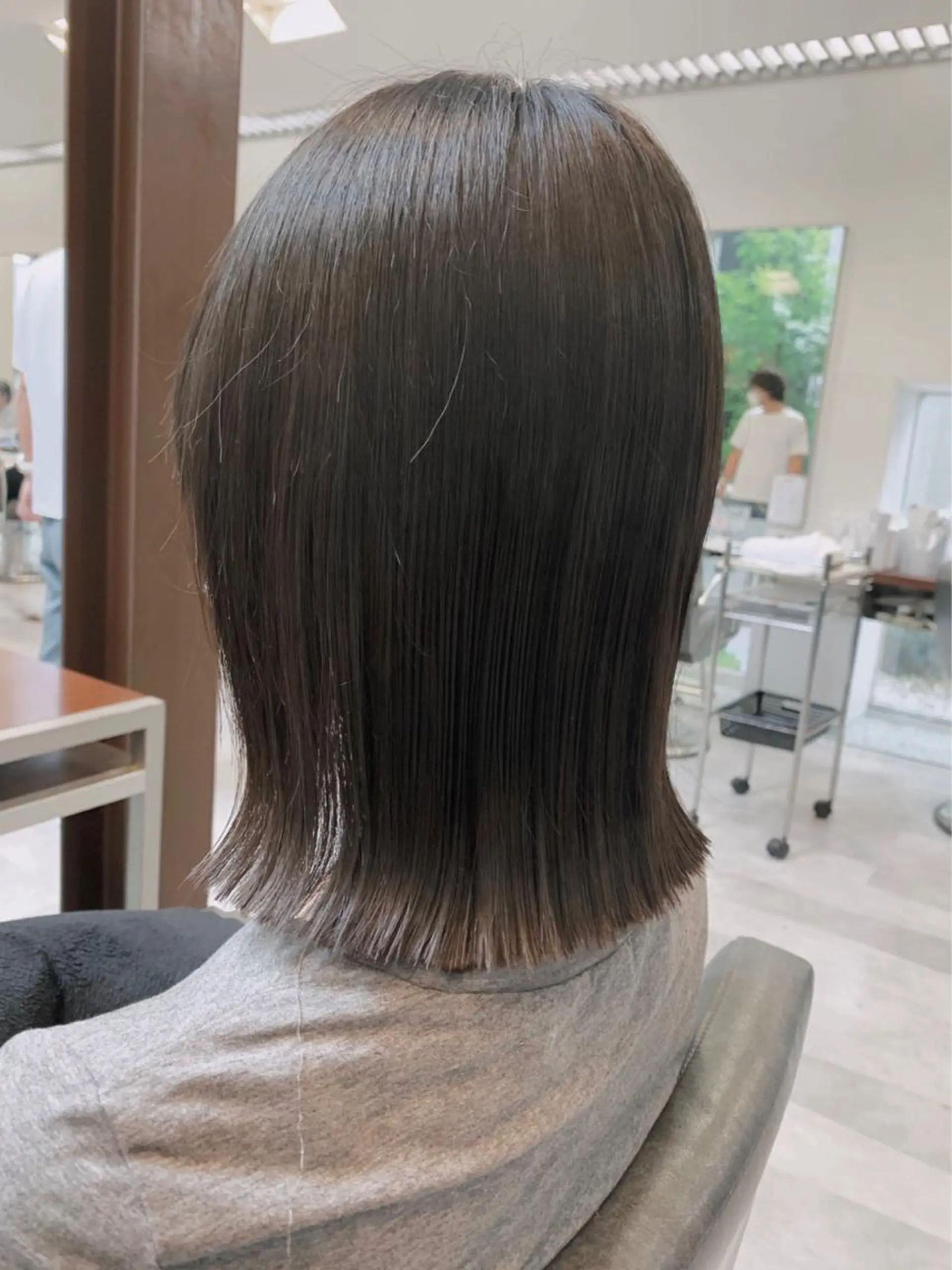 ミディアム カラー 大門 怜以のヘアスタイル