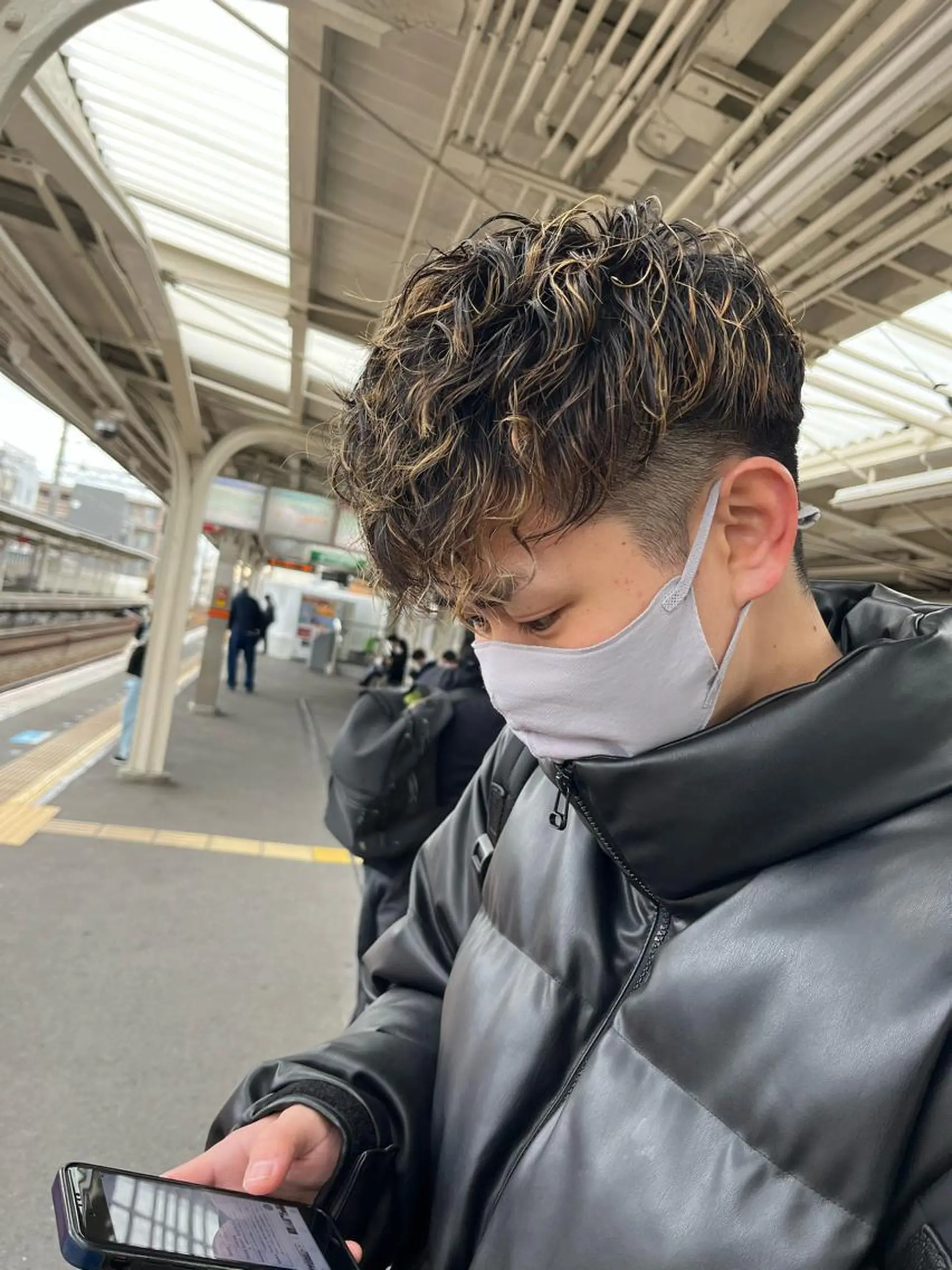 ショート ハイライト 🫆メンズ特化 /パーマKai🫆のヘアスタイル