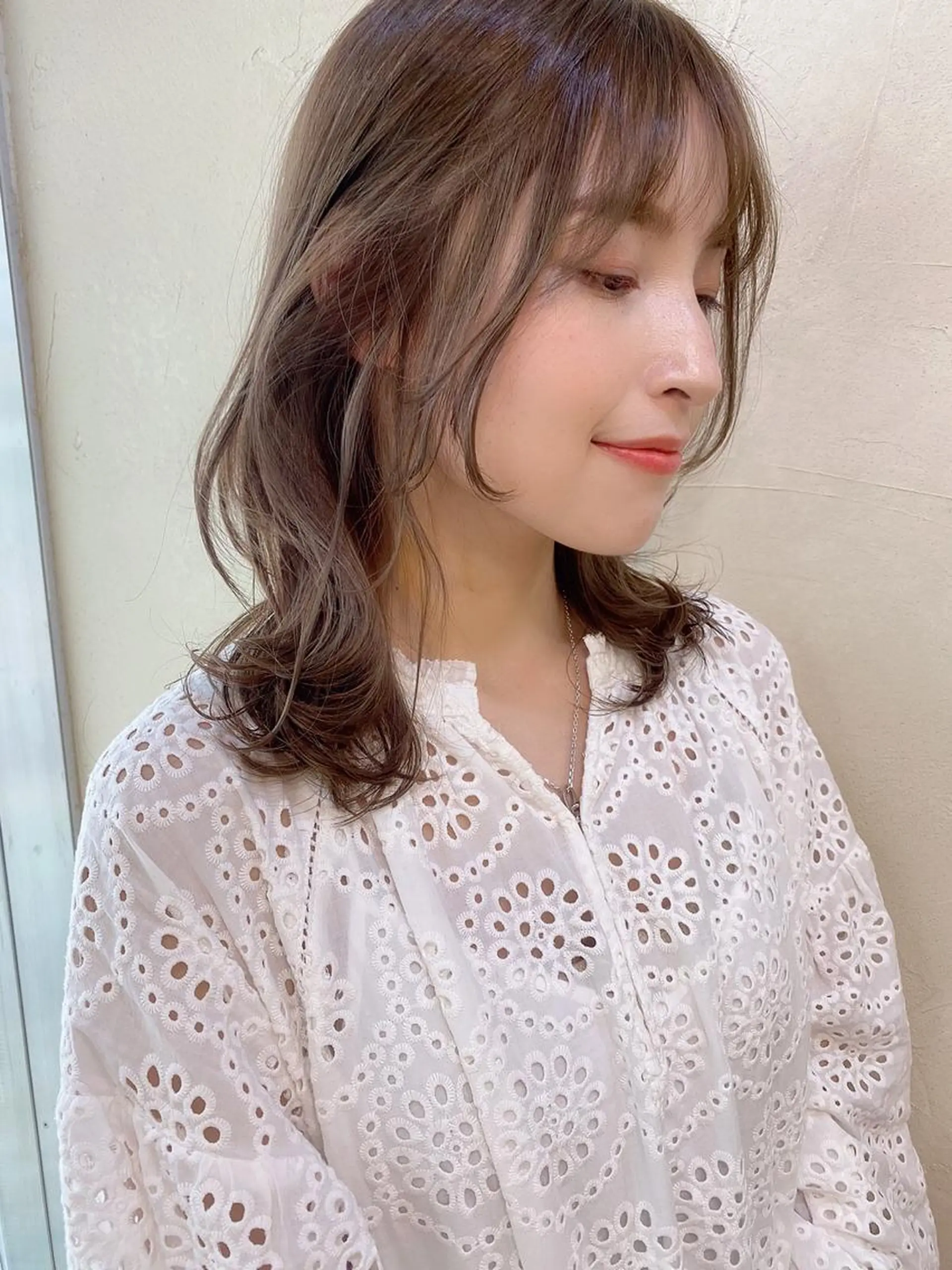 ミディアム くびれヘア くびれレイヤー レイヤーカット 鎌倉 彩のヘアスタイル