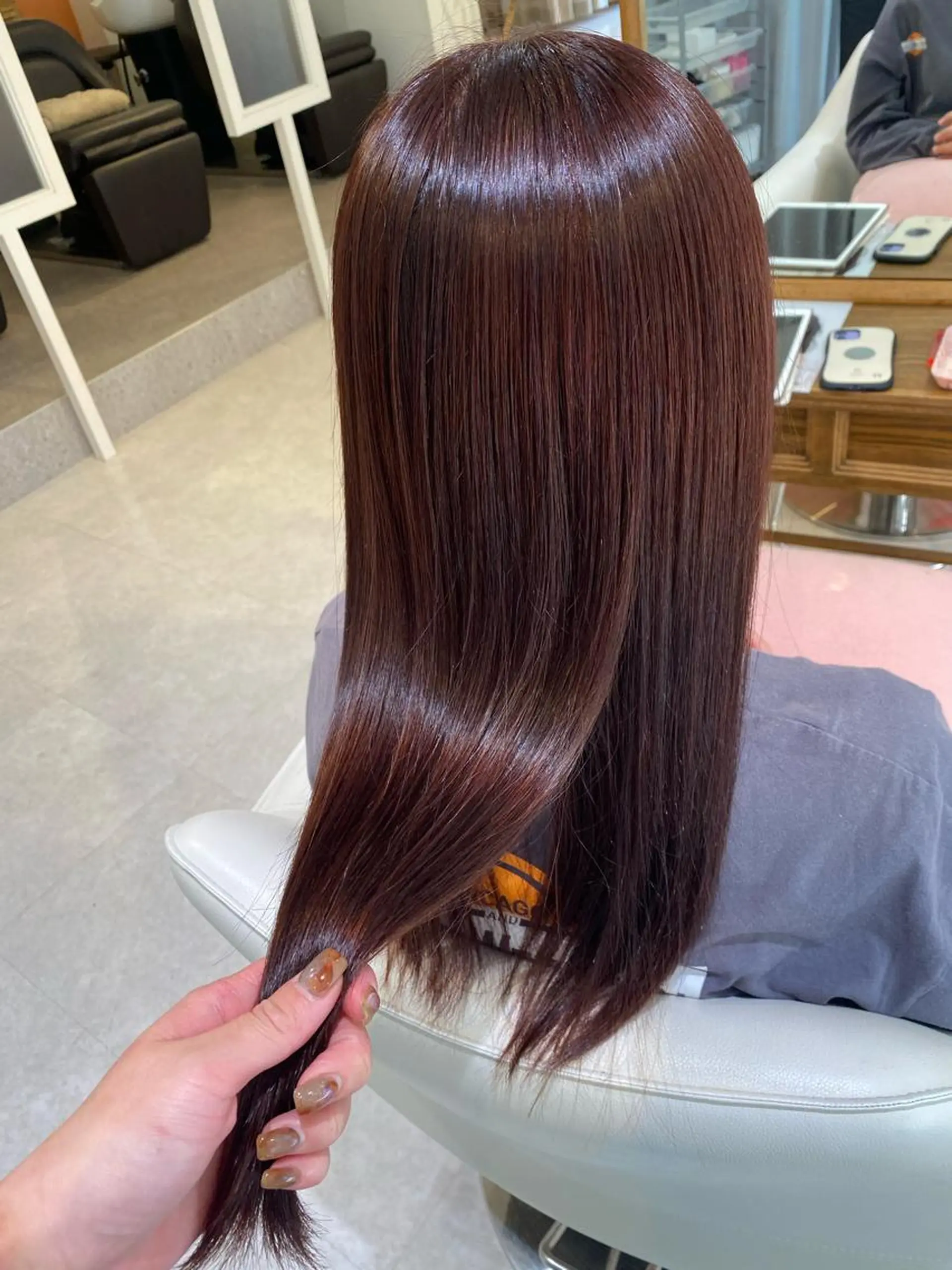 セミロング ヘアカラー 梛木 唯のヘアスタイル