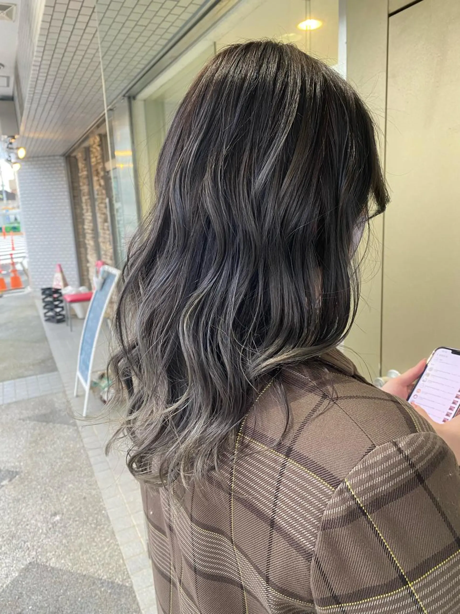 セミロング カラー バレイヤージュ レイヤーカット ヘアカラー Crescere所属・小島 凜のヘアスタイル