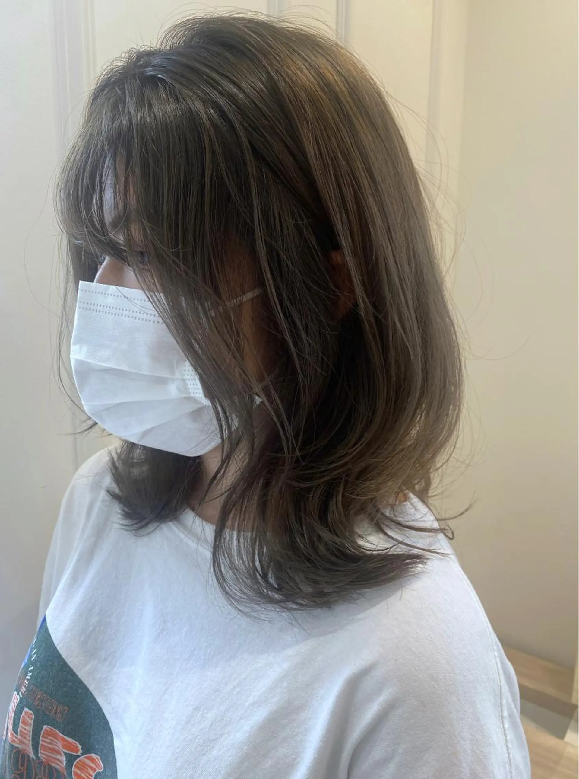 ミディアム カラー グレージュ オリーブグレージュ オリーブグレー 小顔レイヤー/ ベージュ🤍Rieのヘアスタイル