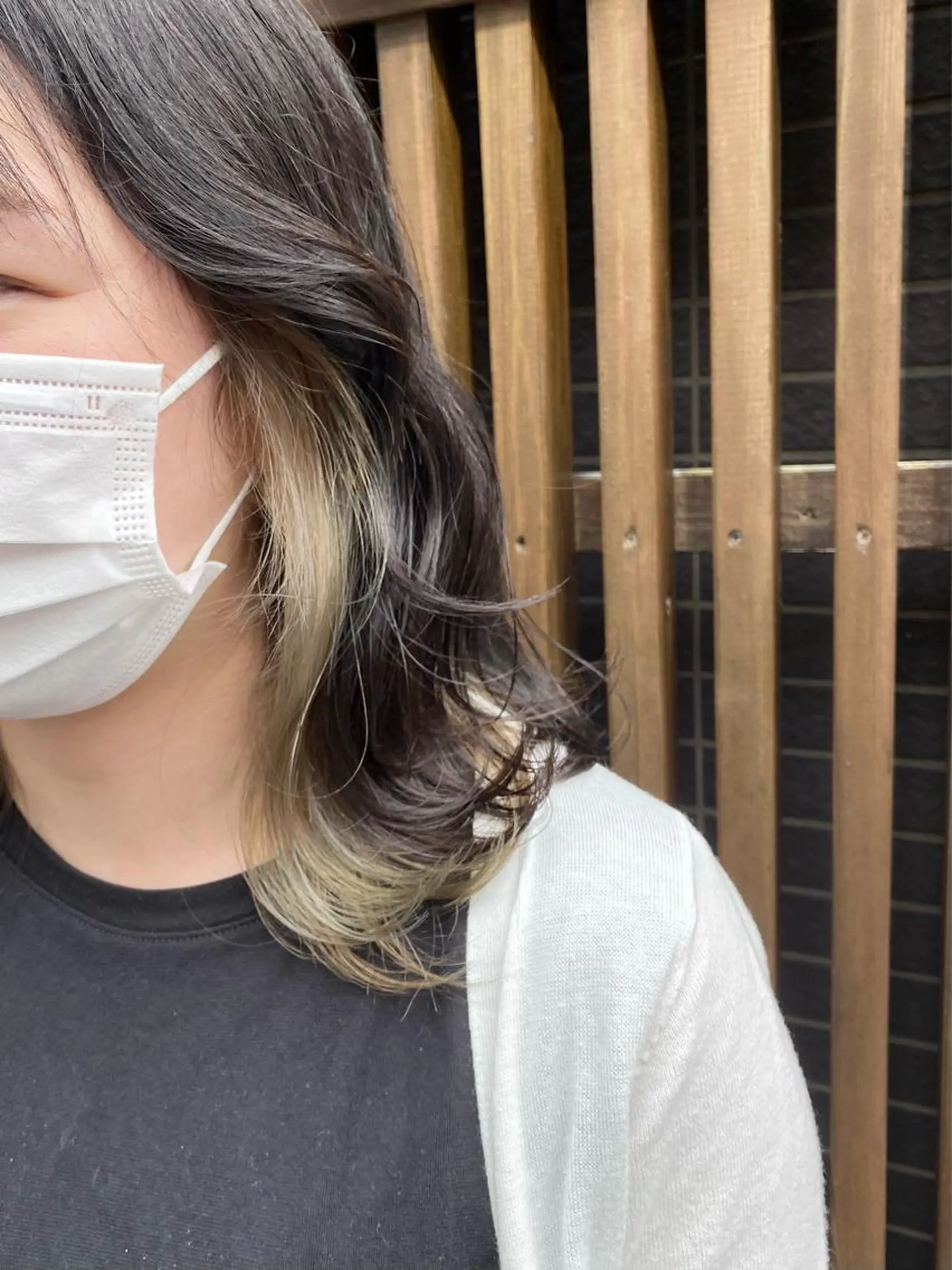 ミディアム カラー インナーカラー 🌈8月末までシャ イン輝きハイトーン✨のヘアスタイル