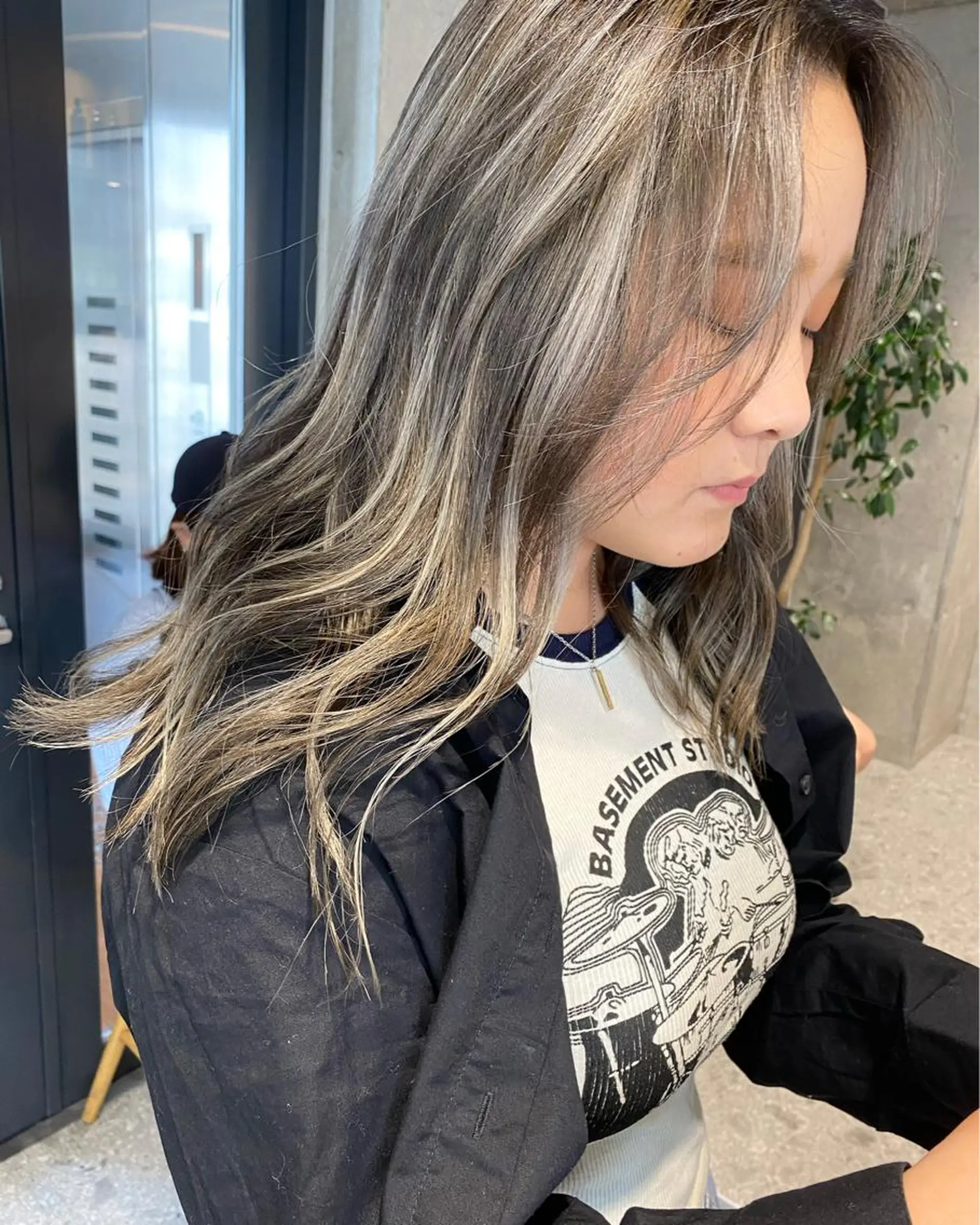 セミロング カラー ハイライトカラー ハイライト ヘアカラー トリートメント ブリーチカラーレイヤ ーカット🦋annaのヘアスタイル