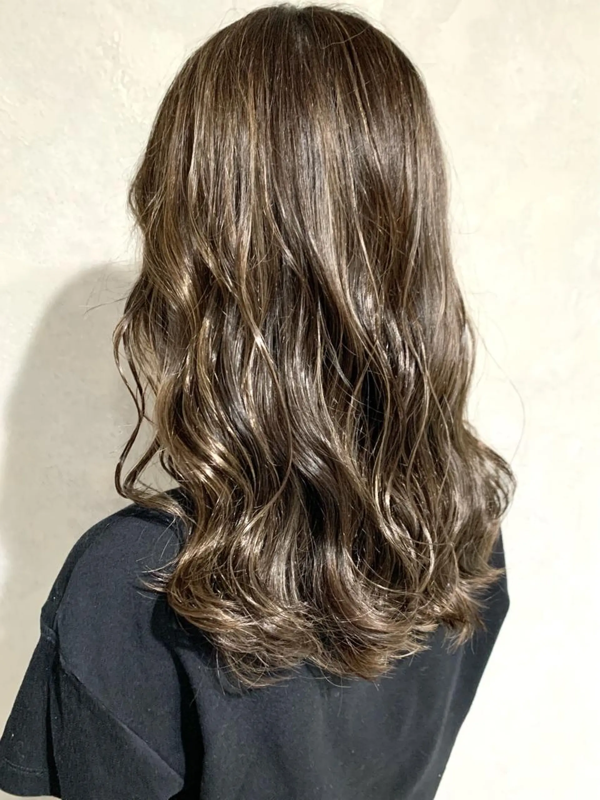 ロング カラー ハイライトカラー イルミナカラー ハイライト カット ヘアカラー トリートメント 岡崎勇人/レイヤー/ 韓国/ケラチンTRのヘアスタイル