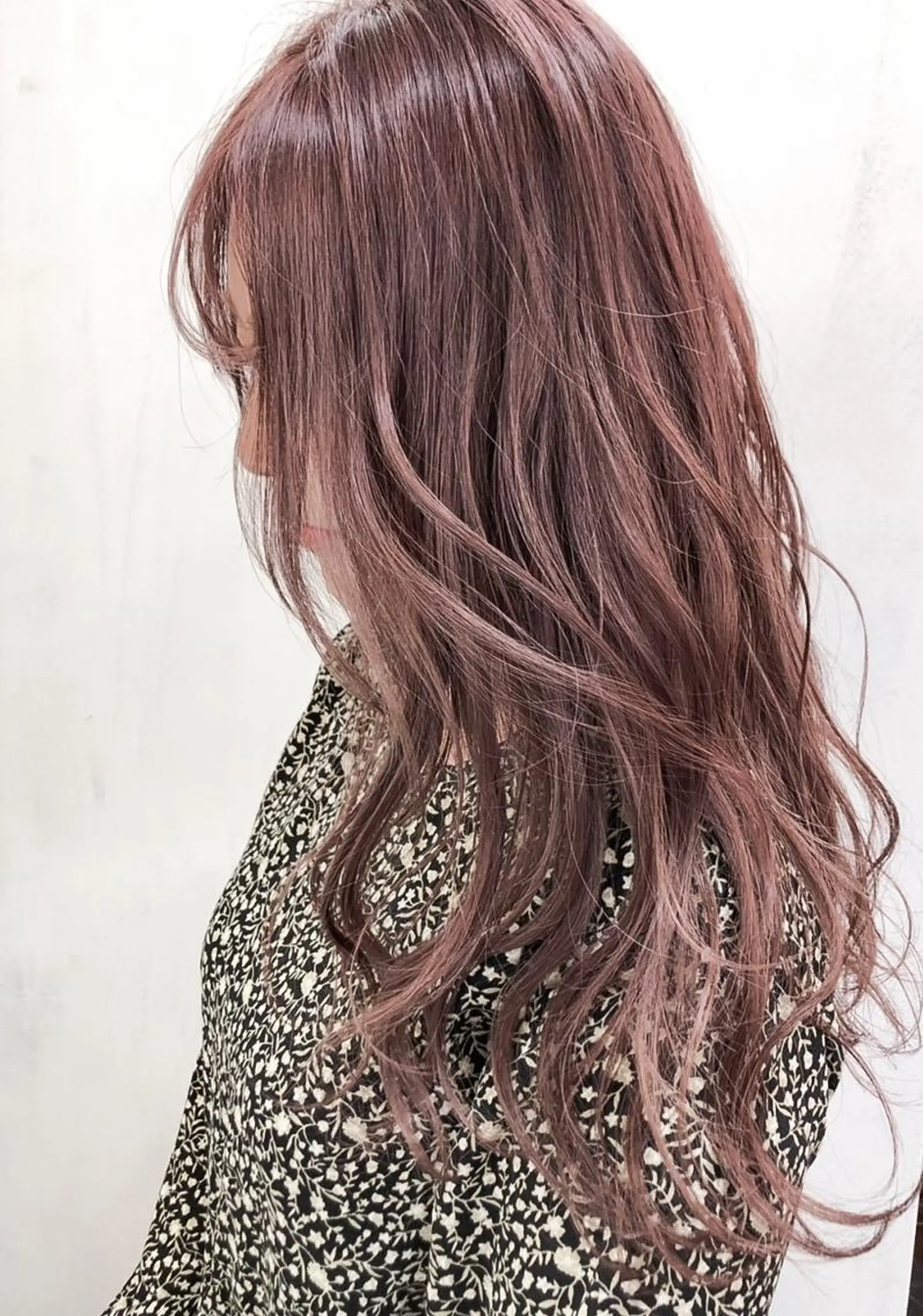 ロング カラー アッシュ アッシュグレー バレイヤージュ ベージュカラー ブリーチ 髪質改善&韓国風特化 型サロン ミシェリーのヘアスタイル