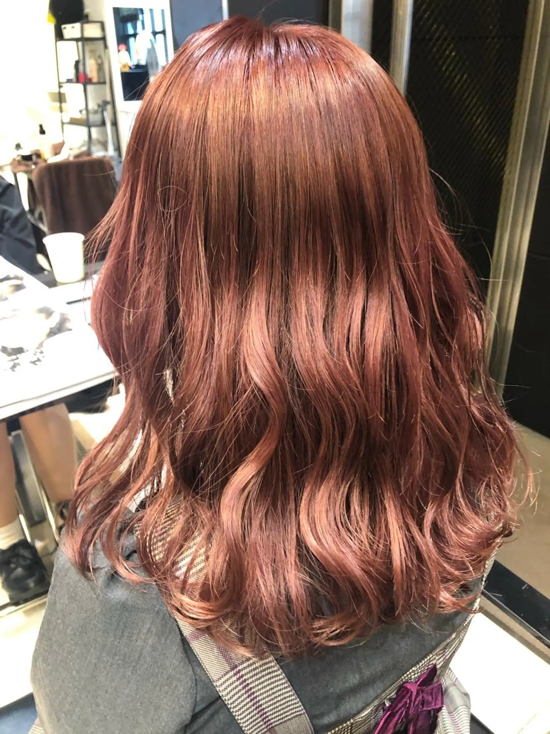 セミロング カラー レッドカラー 女性リピ90%🍨 🩷佐藤みずきのヘアスタイル