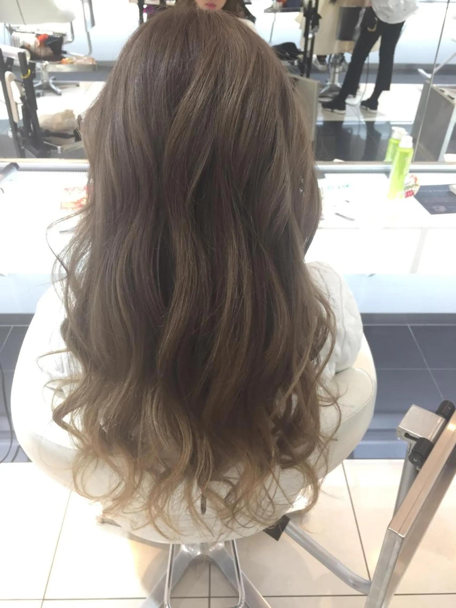 ロング カラー ベージュカラー 透明感カラー 外国人風カラー ヘアカラー ✂️小顔カット✂️ 山本有紀のヘアスタイル