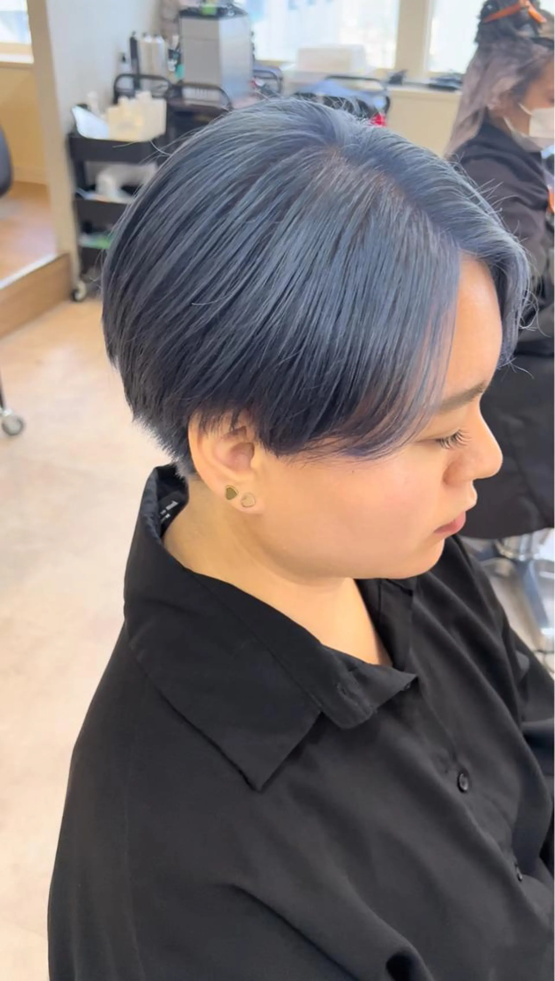 ショート カラー ブルーカラー ハイライトカラー ネイビーカラー ハイライト ウルフカット ヘアカラー メンズStylist 山根慧のヘアスタイル