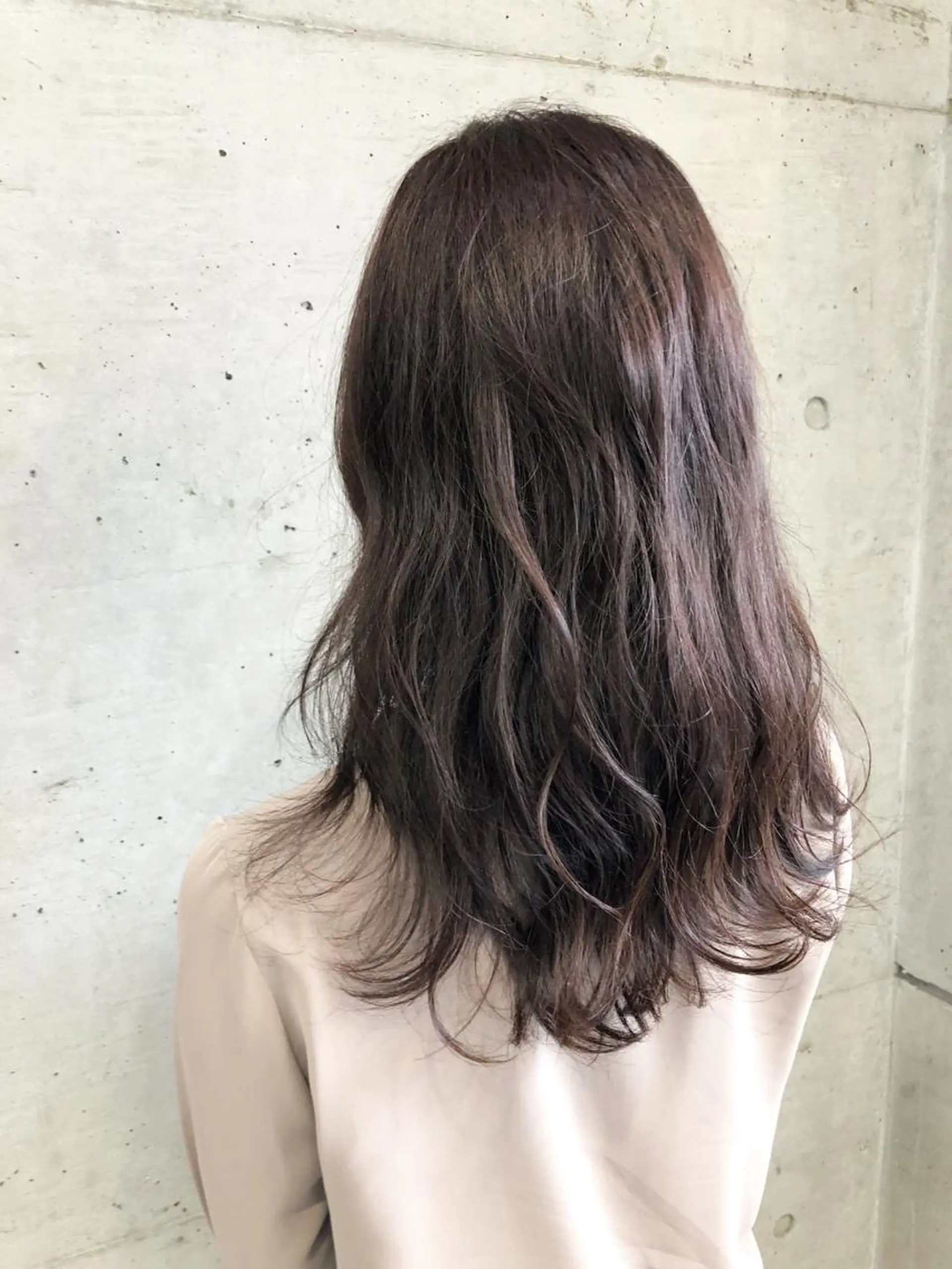ロング カラー グレージュ ラベンダーカラー ラベンダーグレージュ ラベンダーグレー ヘアカラー 大栗 佑也  髪質改善のヘアスタイル