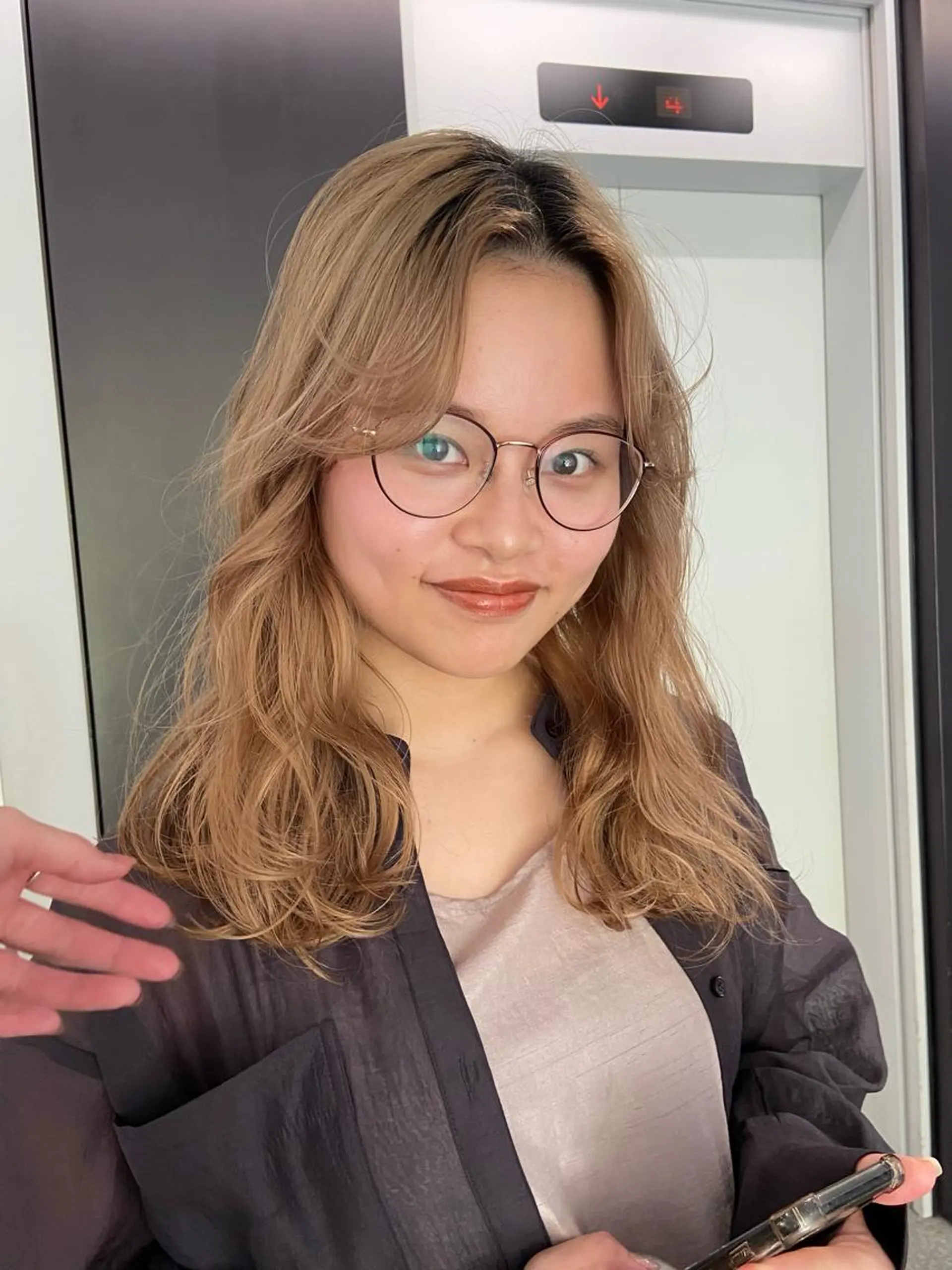 ミディアム レイヤーカット トリートメント 山岸 未玖のヘアスタイル