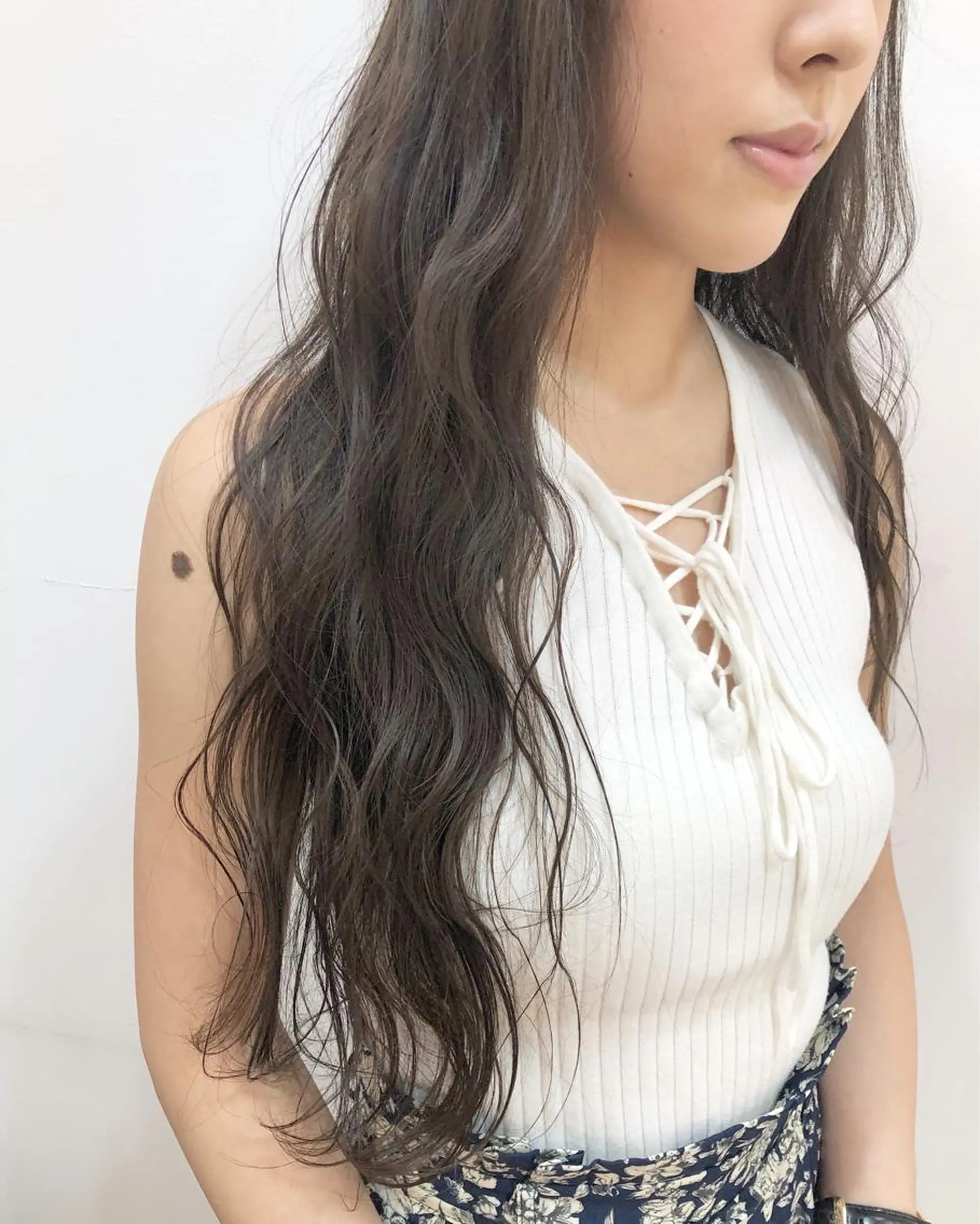 ロング カラー ダークグレー ダークグレージュ グレージュ 横浜ブリーチムラ直し ハイトーン/ブリーチのヘアスタイル