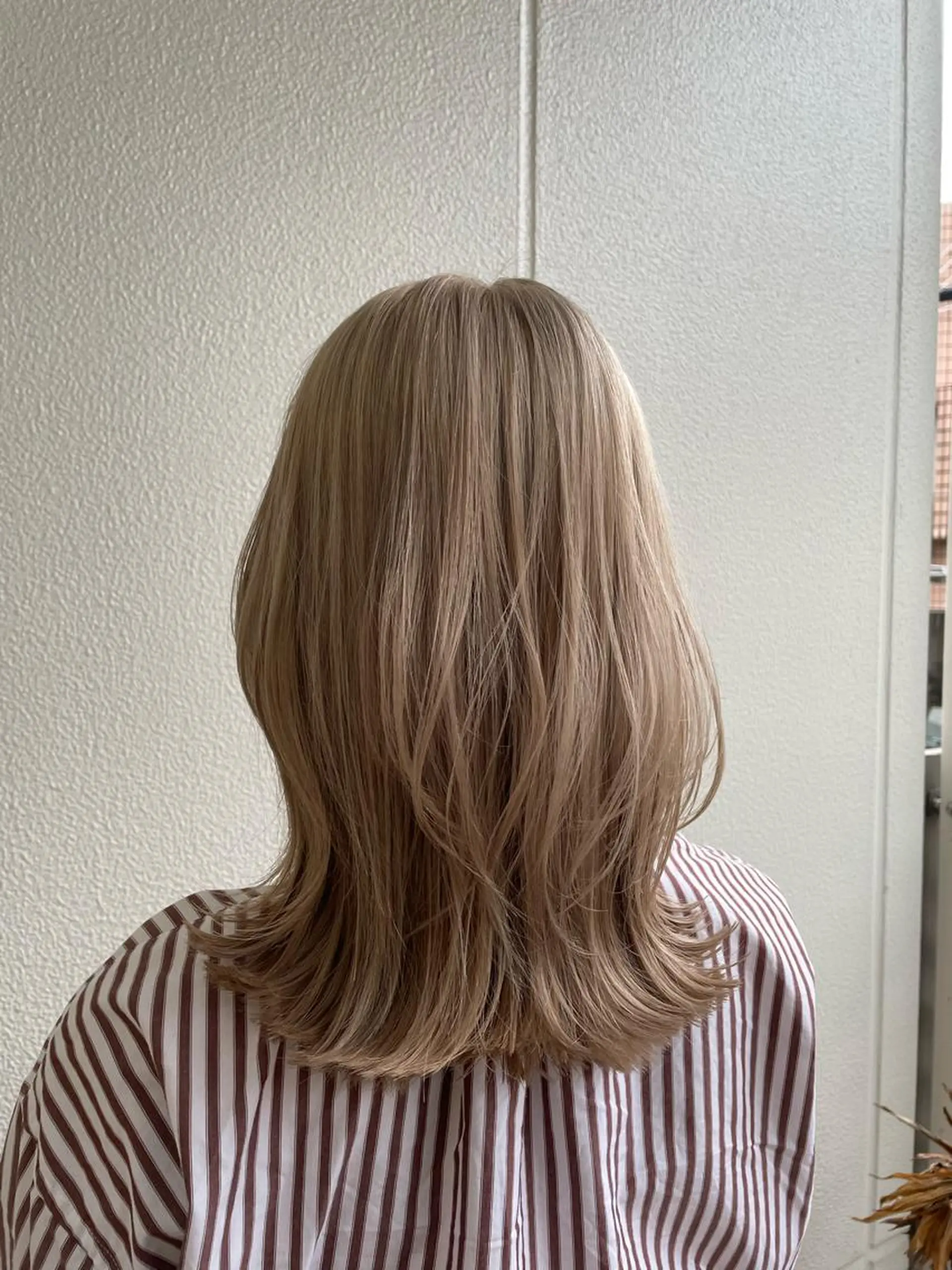 セミロング カラー lulu.表参道所属・似合わせレイヤー✨️ RIEのヘアスタイル