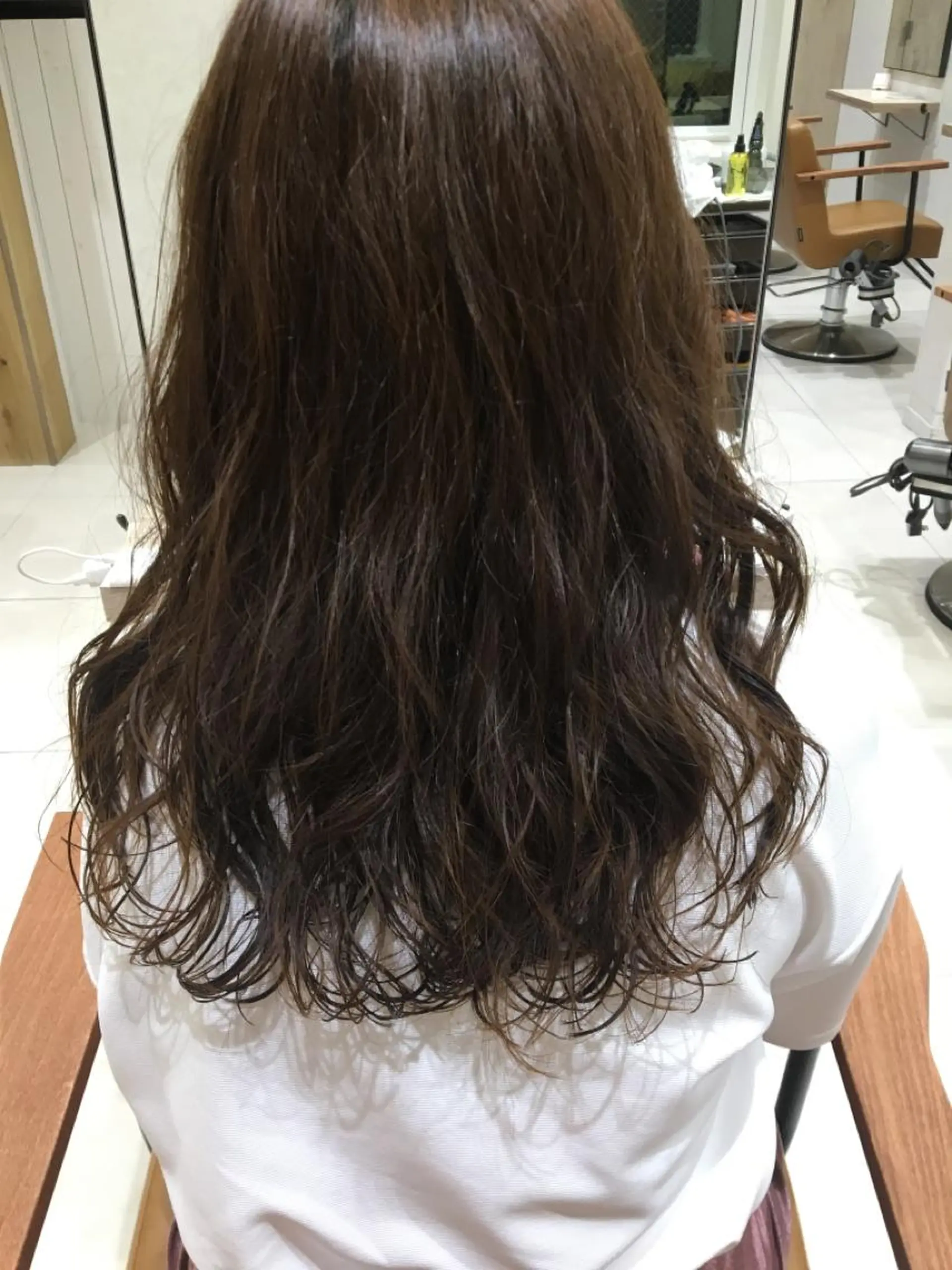ロング パーマ 伊藤 麻菜実のヘアスタイル
