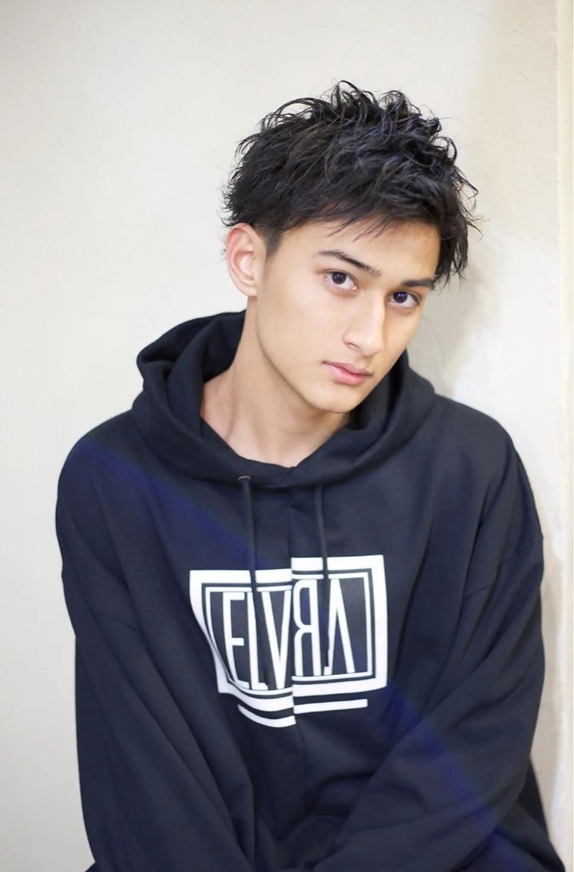 ショート メンズ アップバング センターパート メンズ韓国風 マッシュ メンズショート カット 大人可愛いレイヤー 大田のヘアスタイル