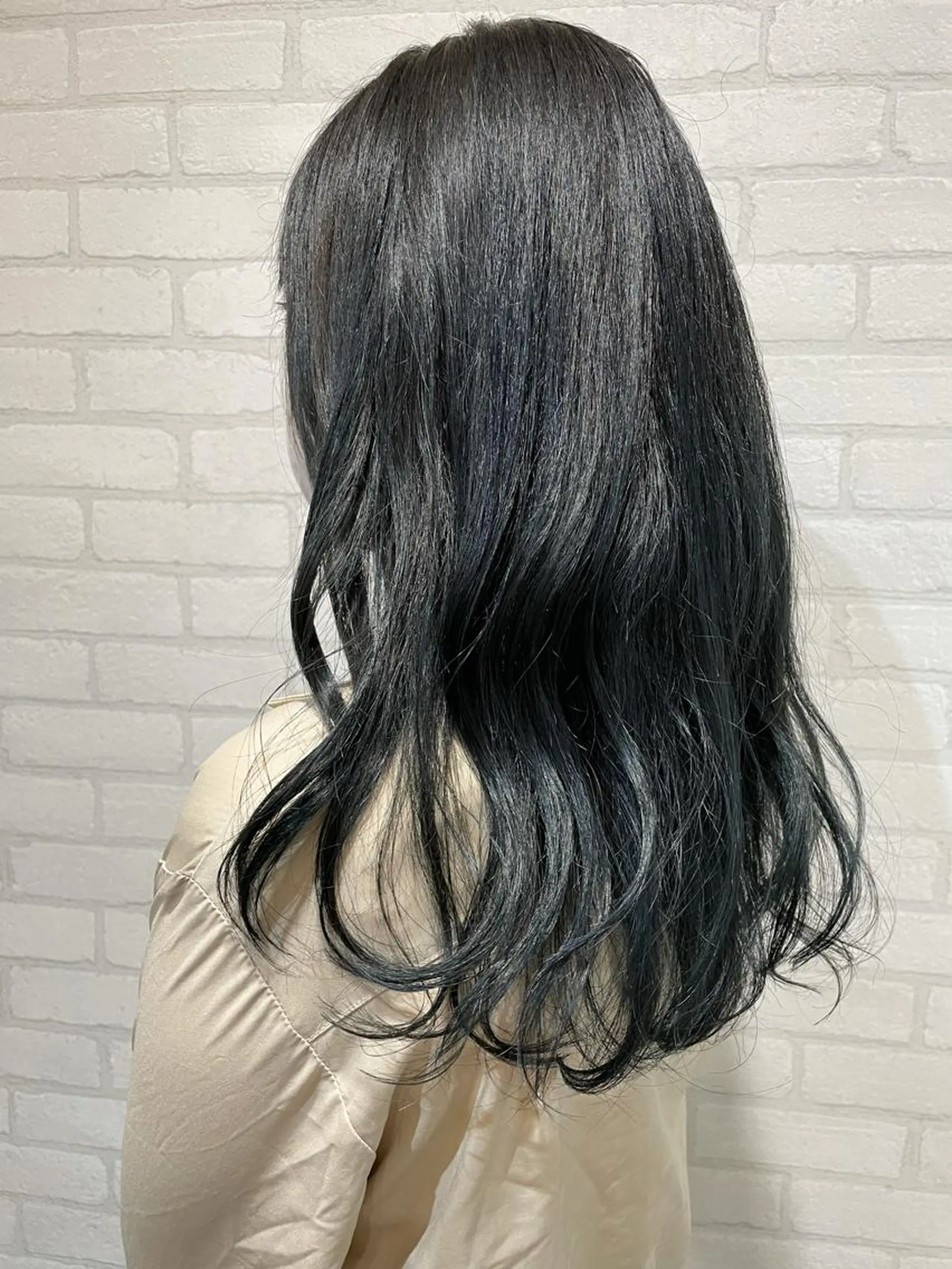 ミディアム カラー 黒髪 ブルーカラー ブルーブラック 透明感カラー💎 AYAのヘアスタイル