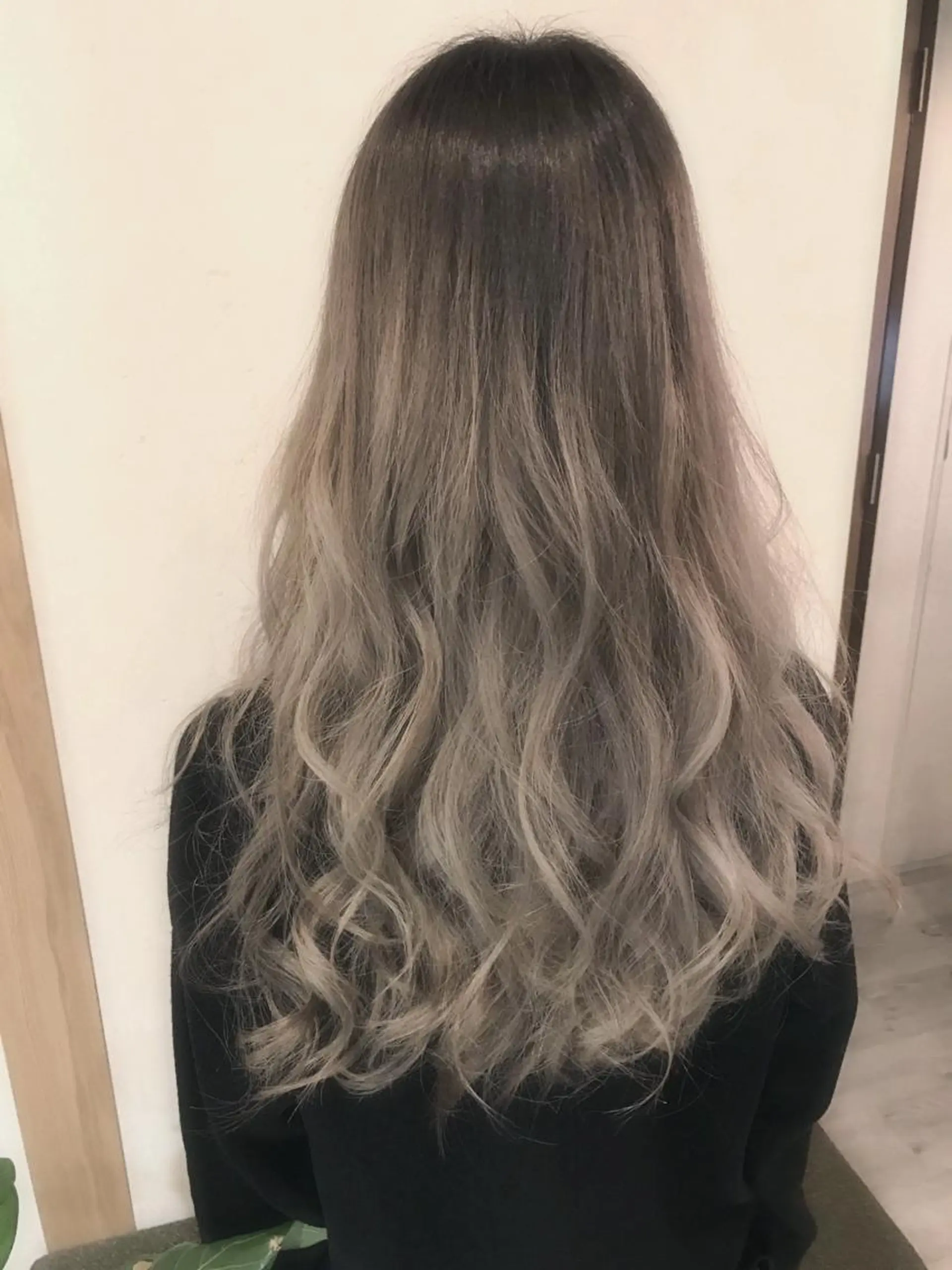 ミディアム セミロング ロング カラー パーマ ヘアアレンジ アッシュ ブリーチ グラデーションカラー ミルクティーアッシュ ヘアカラー 縮毛矯正/美髪 髪質改善/石田幸輔のヘアスタイル
