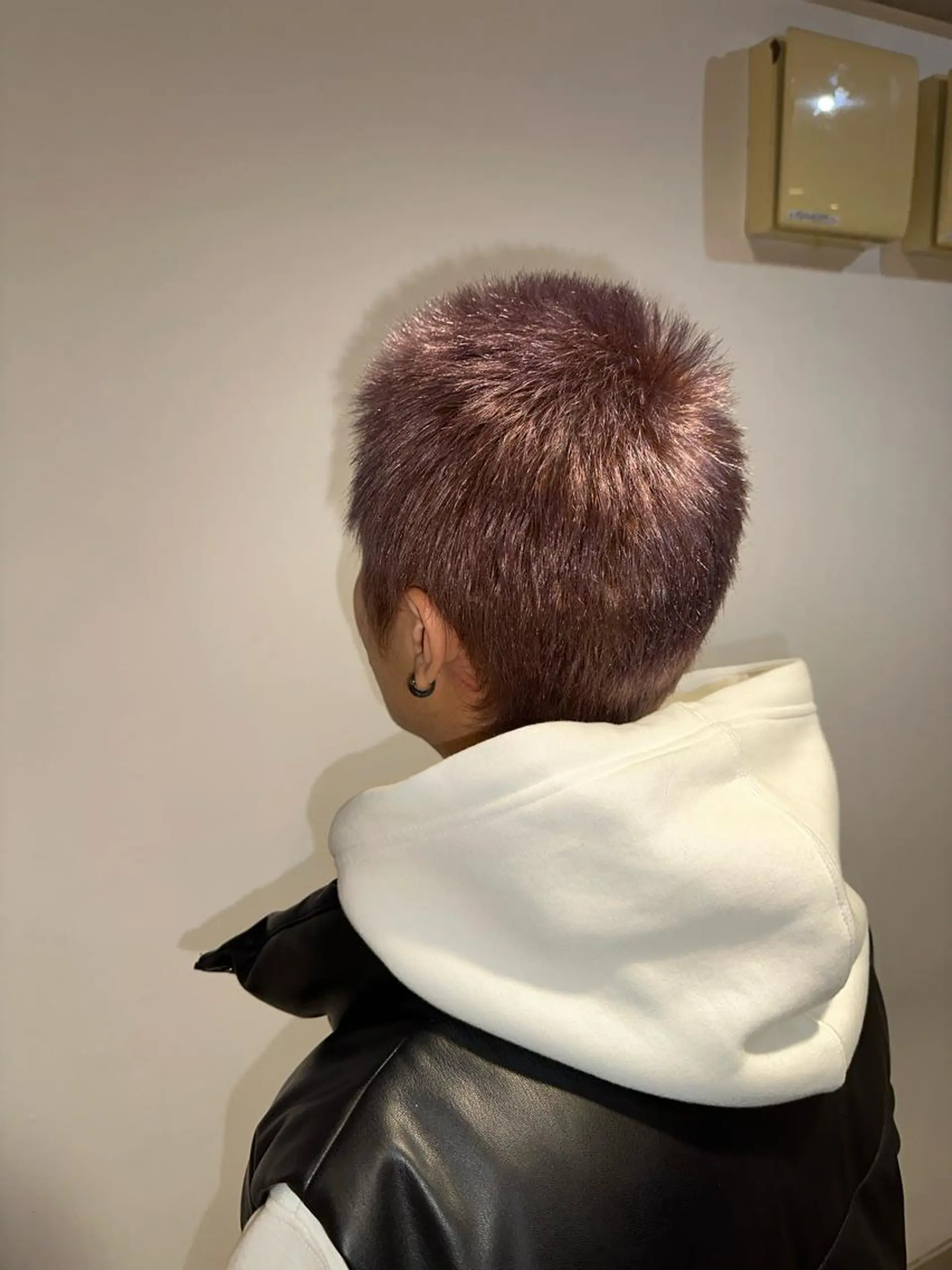 ショート カラー メンズ メンズハイトーン ハイトーンカラー バイオレットカラー 馬渕 拓海のヘアスタイル