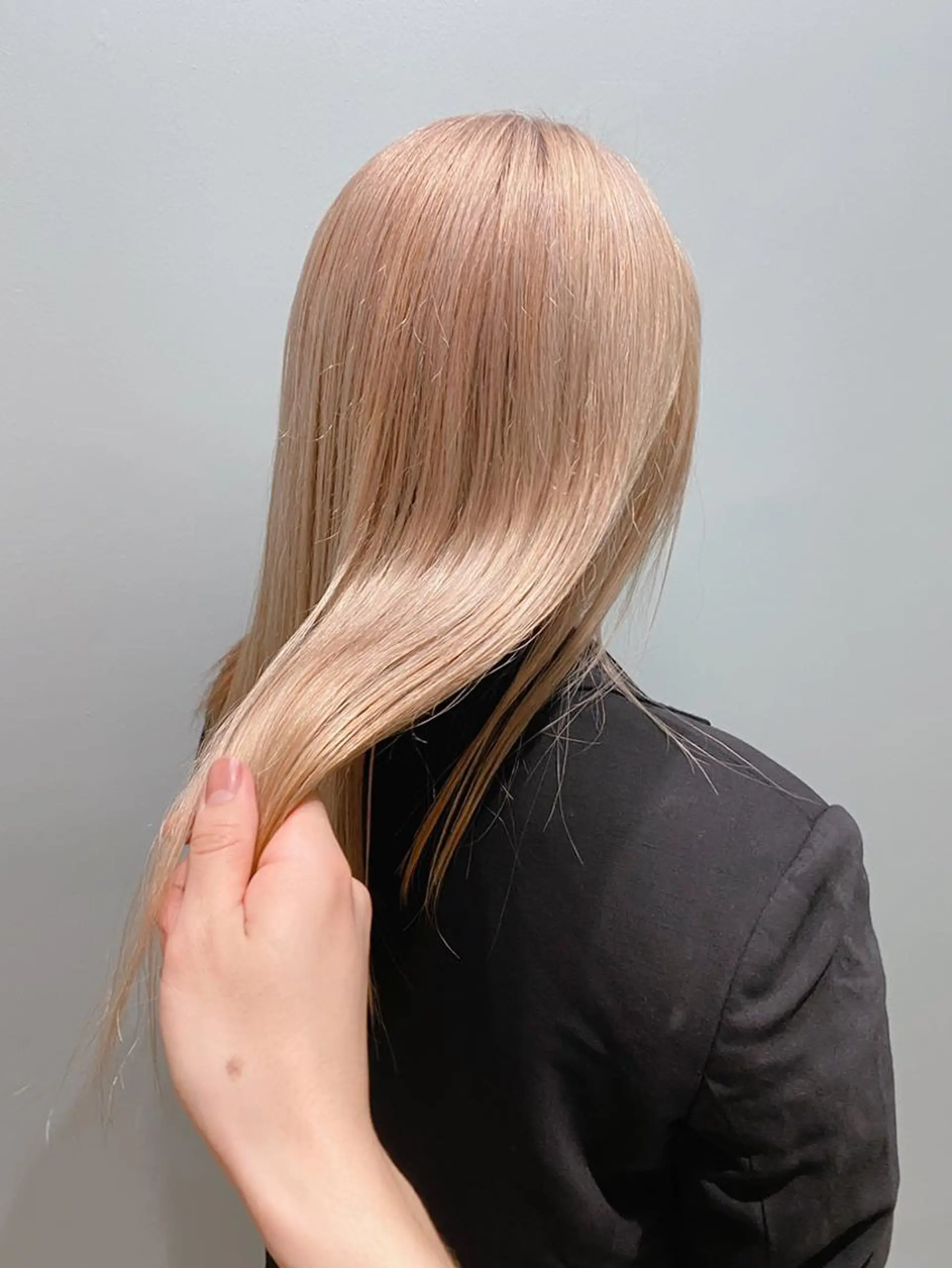 ロング カラー ベージュカラー ブリーチ ブロンド ブロンドベージュ 外国人風カラー カット ヘアカラー トリートメント 美髪ストレート 川本雄己のヘアスタイル