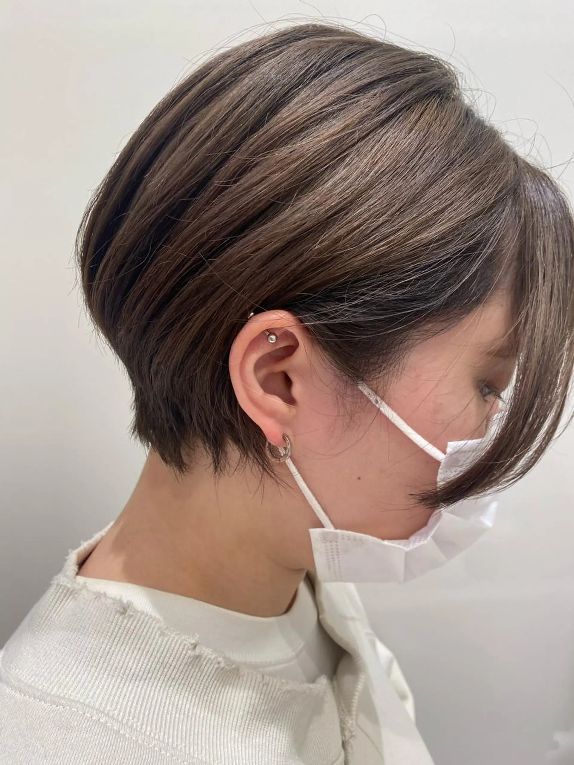 ショート カラー ベージュカラー ブリーチ 透明感カラー オタク特化美容師💟 チバコナツのヘアスタイル