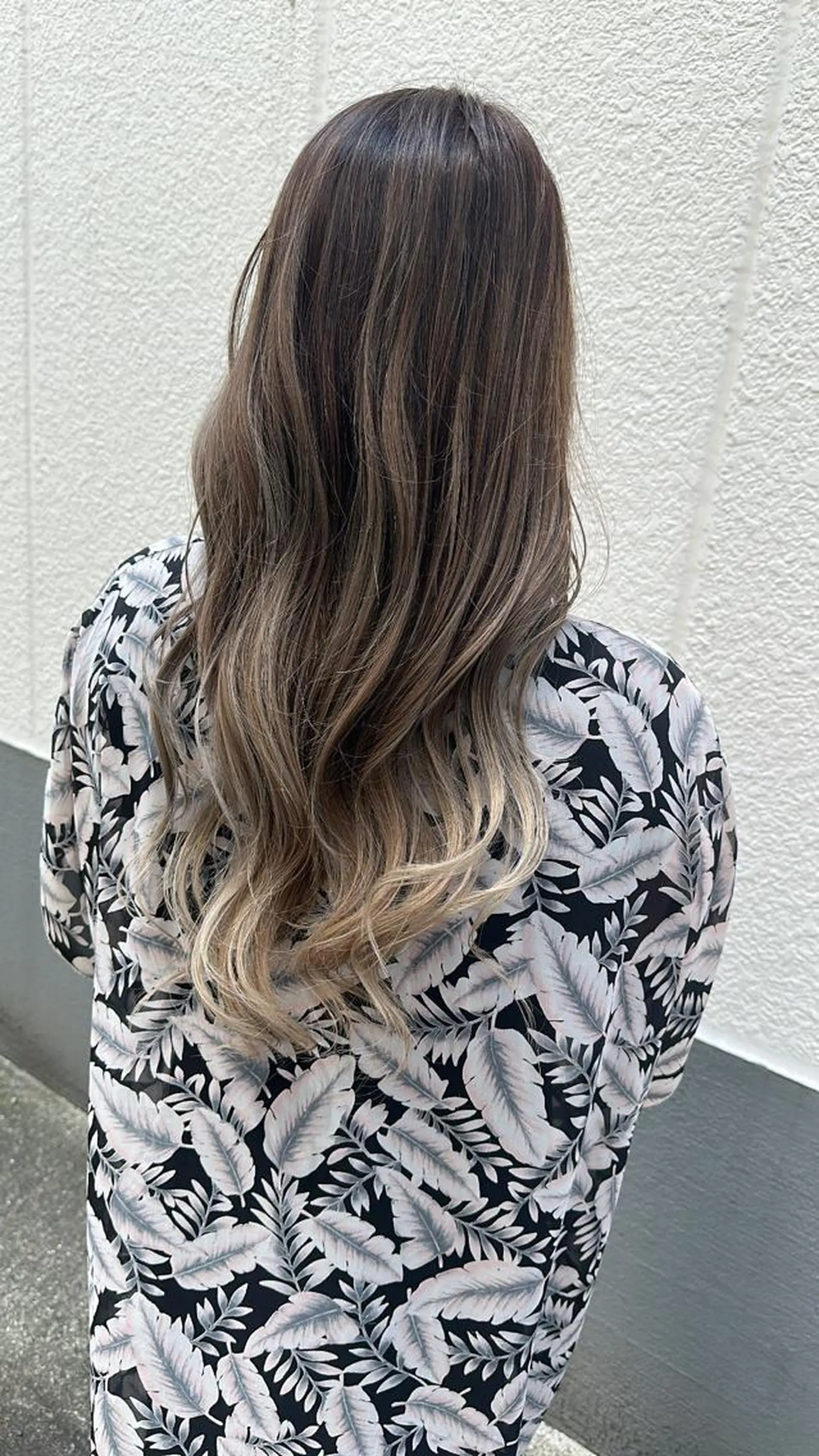 ロング ハイライト レイヤーカット 若山 敦のヘアスタイル