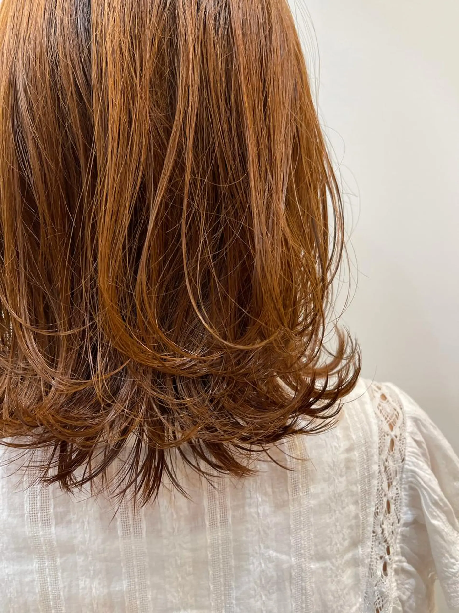 ミディアム カラー ヘアアレンジ ブリーチ ブリーチなしカラー オレンジ カット ヘアカラー トリートメント オザキクウガ/ ブリーチ/髪質改善のヘアスタイル