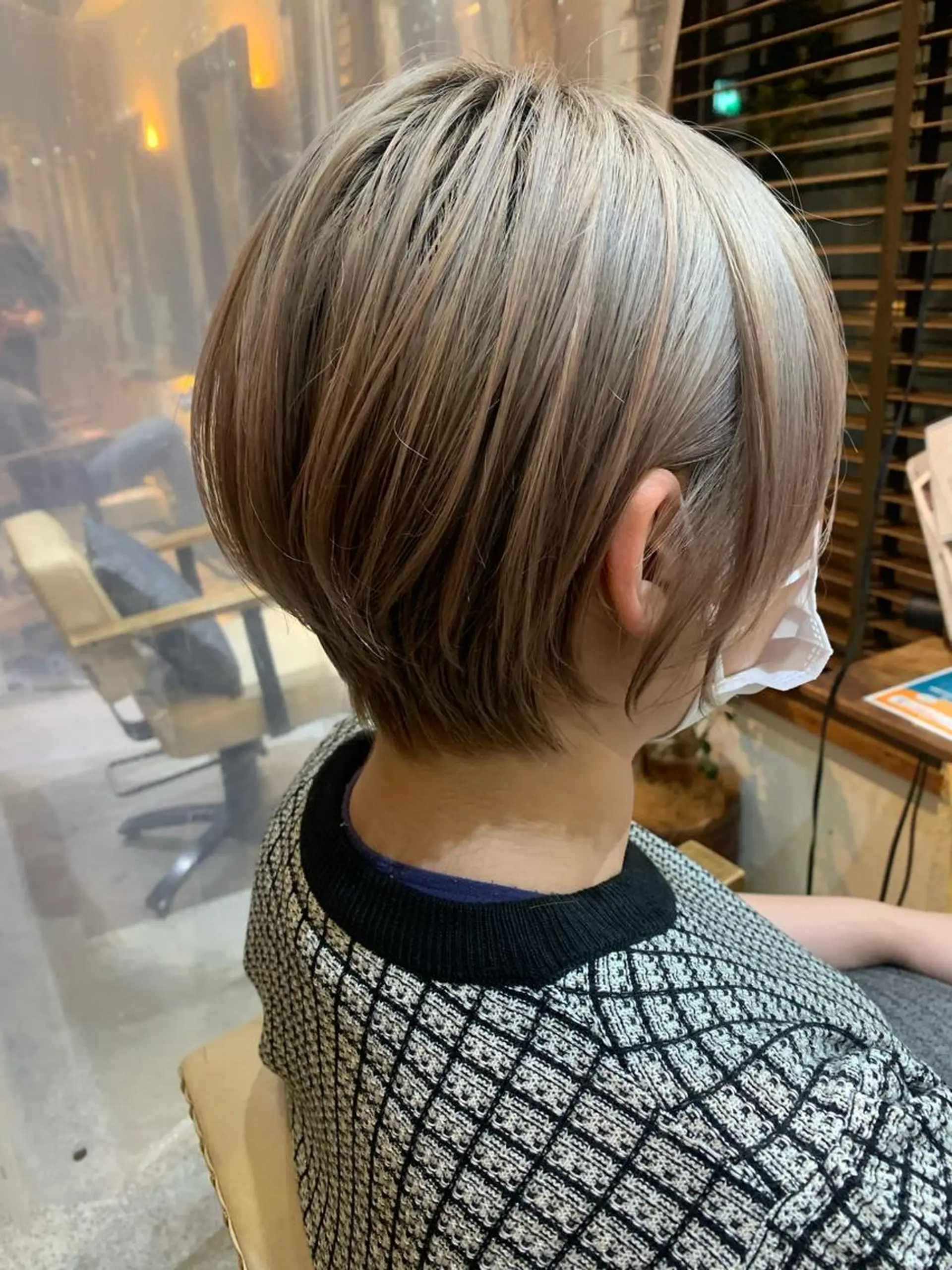 ショート カラー putri 川邉 優花のヘアスタイル