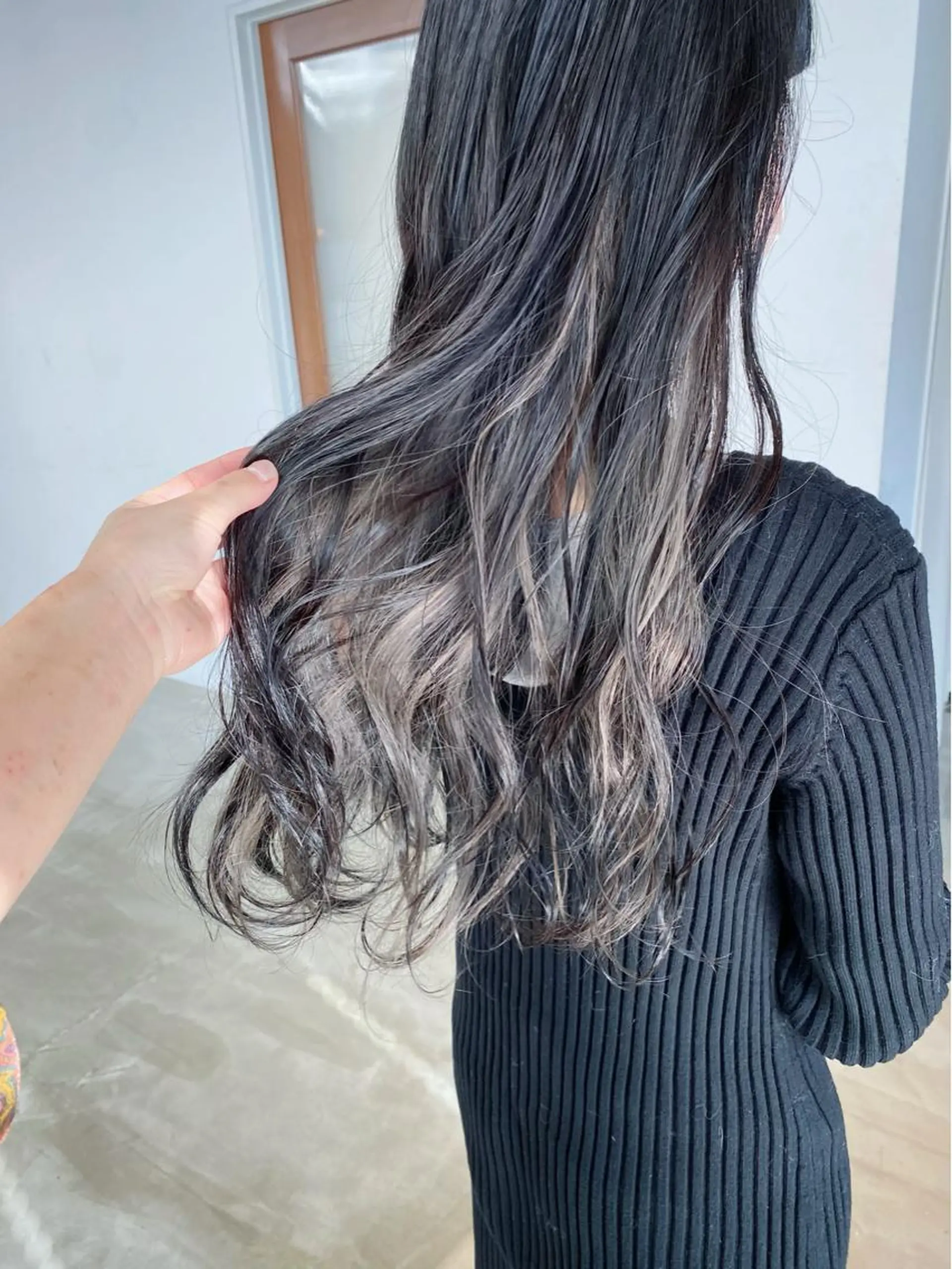 ロング カラー ヘアアレンジ ベージュカラー 黒髪 ブリーチ ホワイトベージュ カット ヘアカラー son hair HIROEのヘアスタイル