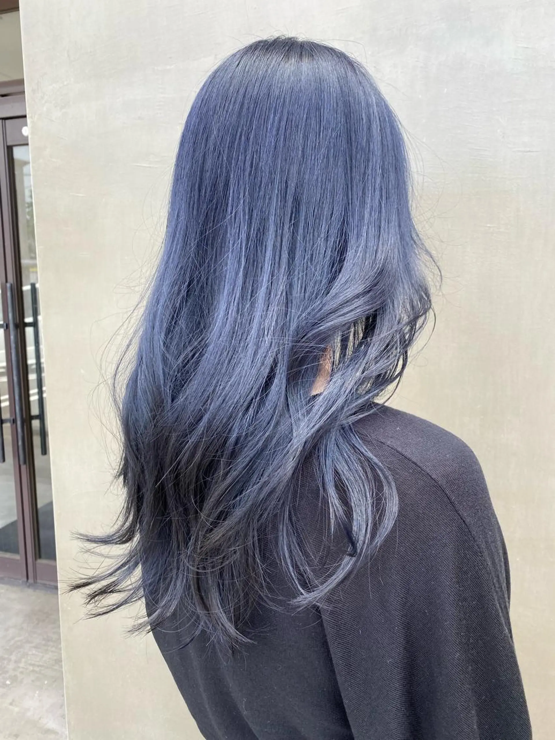 カラー 黒髪 ブルーカラー ブルーブラック ヘアカラー くろだ まみのヘアスタイル