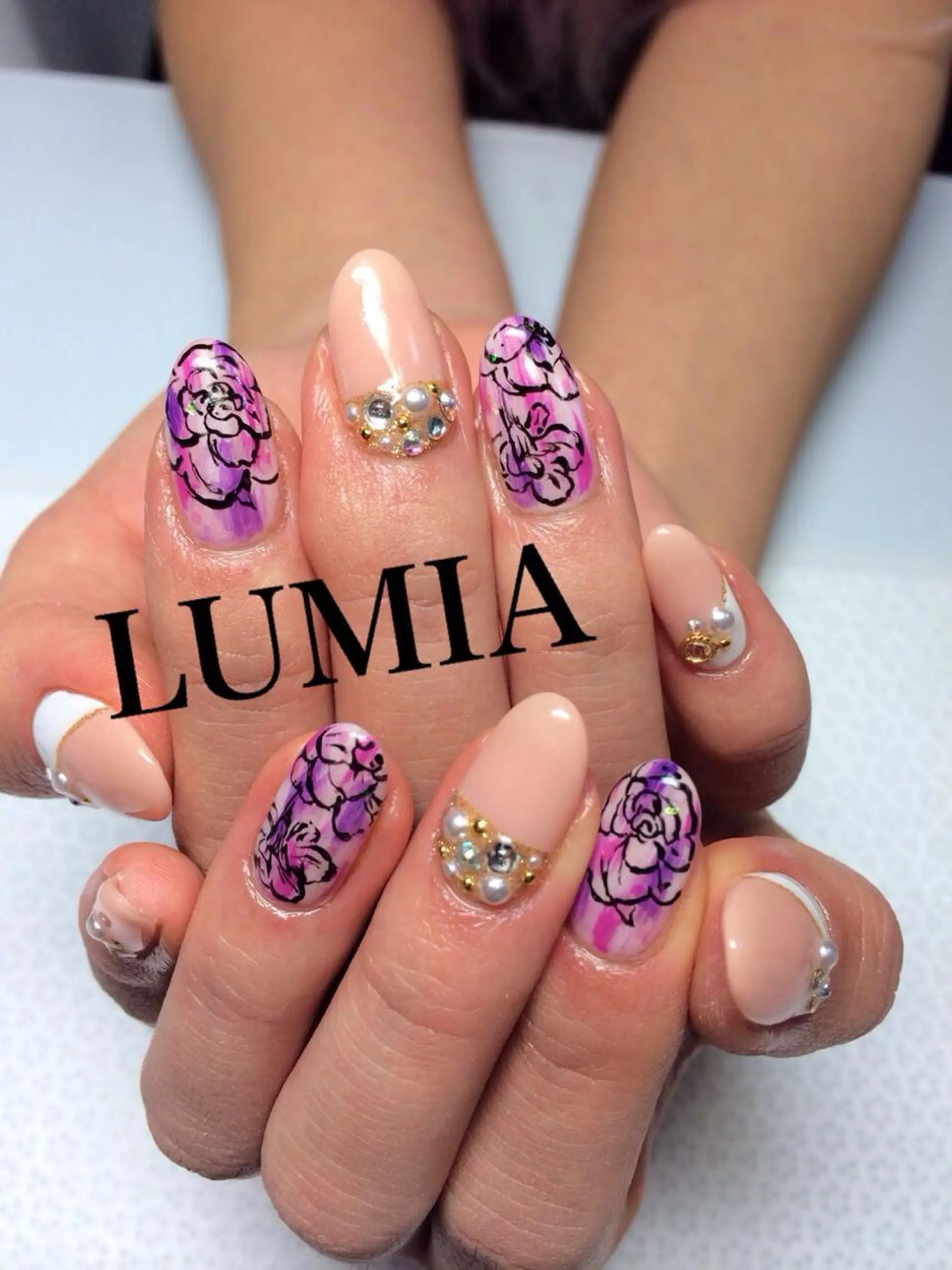 VIOLUS 関目のネイルデザイン