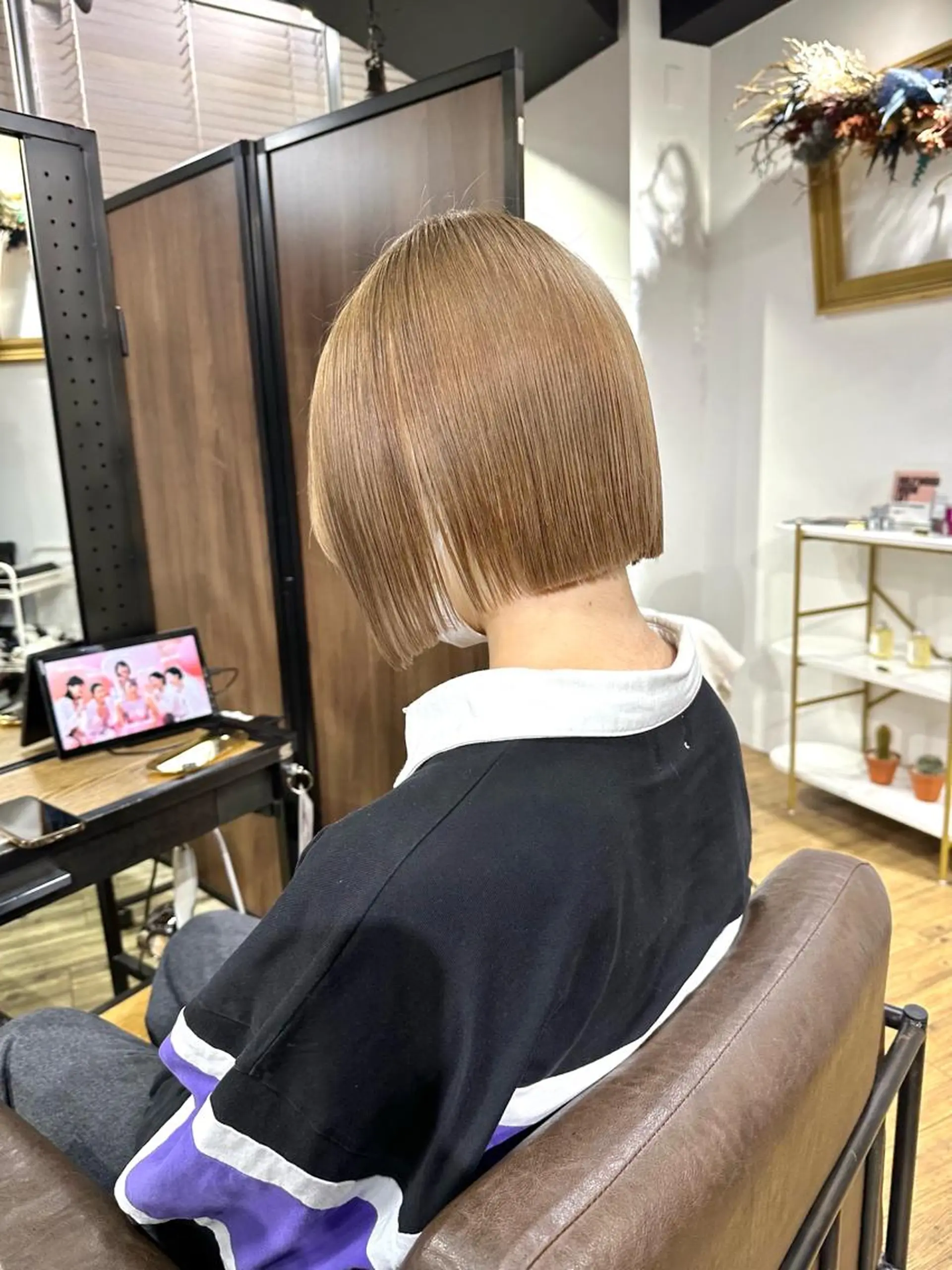ミディアム カラー 切りっぱなしボブ ベージュカラー グレージュ ボブ カット ヘアカラー トリートメント ARCANAブリーチ ダブルカラー🌟原宿のヘアスタイル