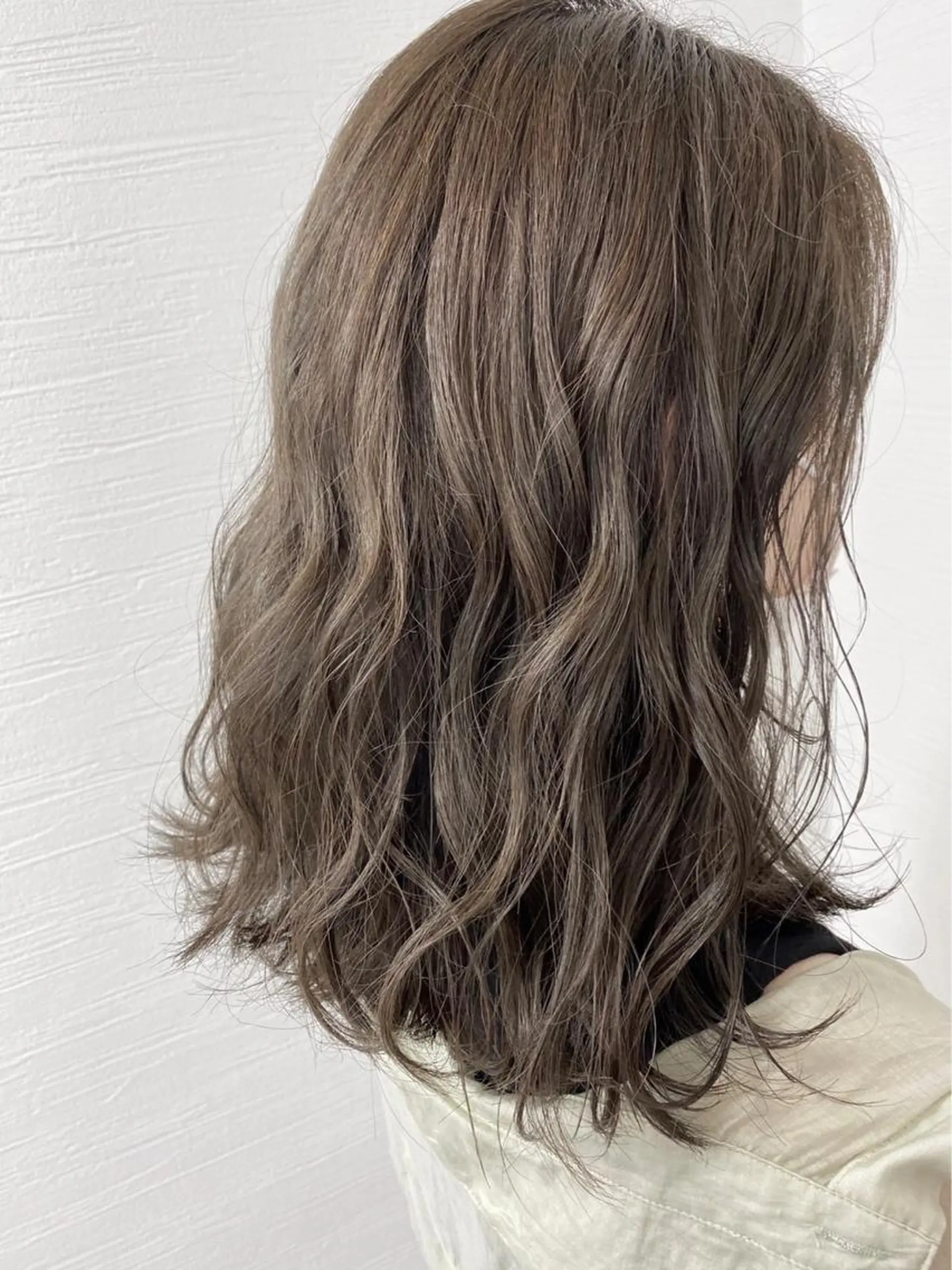 ミディアム カラー グレージュ brace立花 ✂︎ 吉田 茉由のヘアスタイル