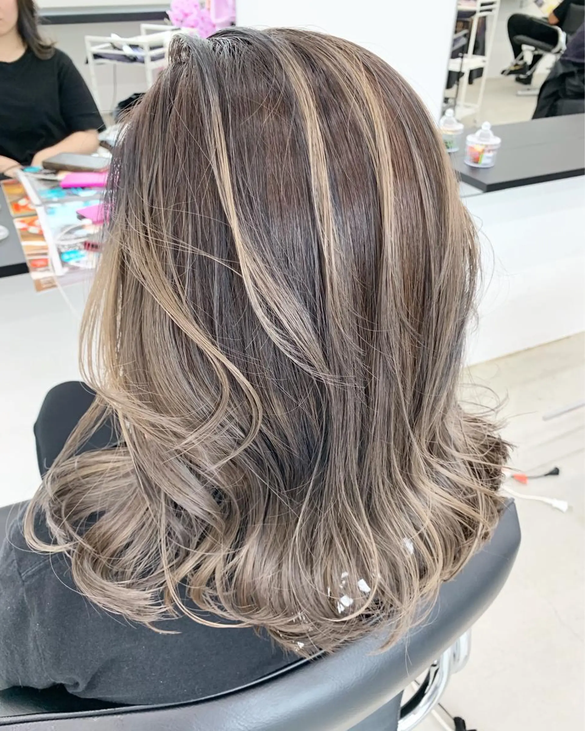 カラー バレイヤージュ 中川 来紀のヘアスタイル