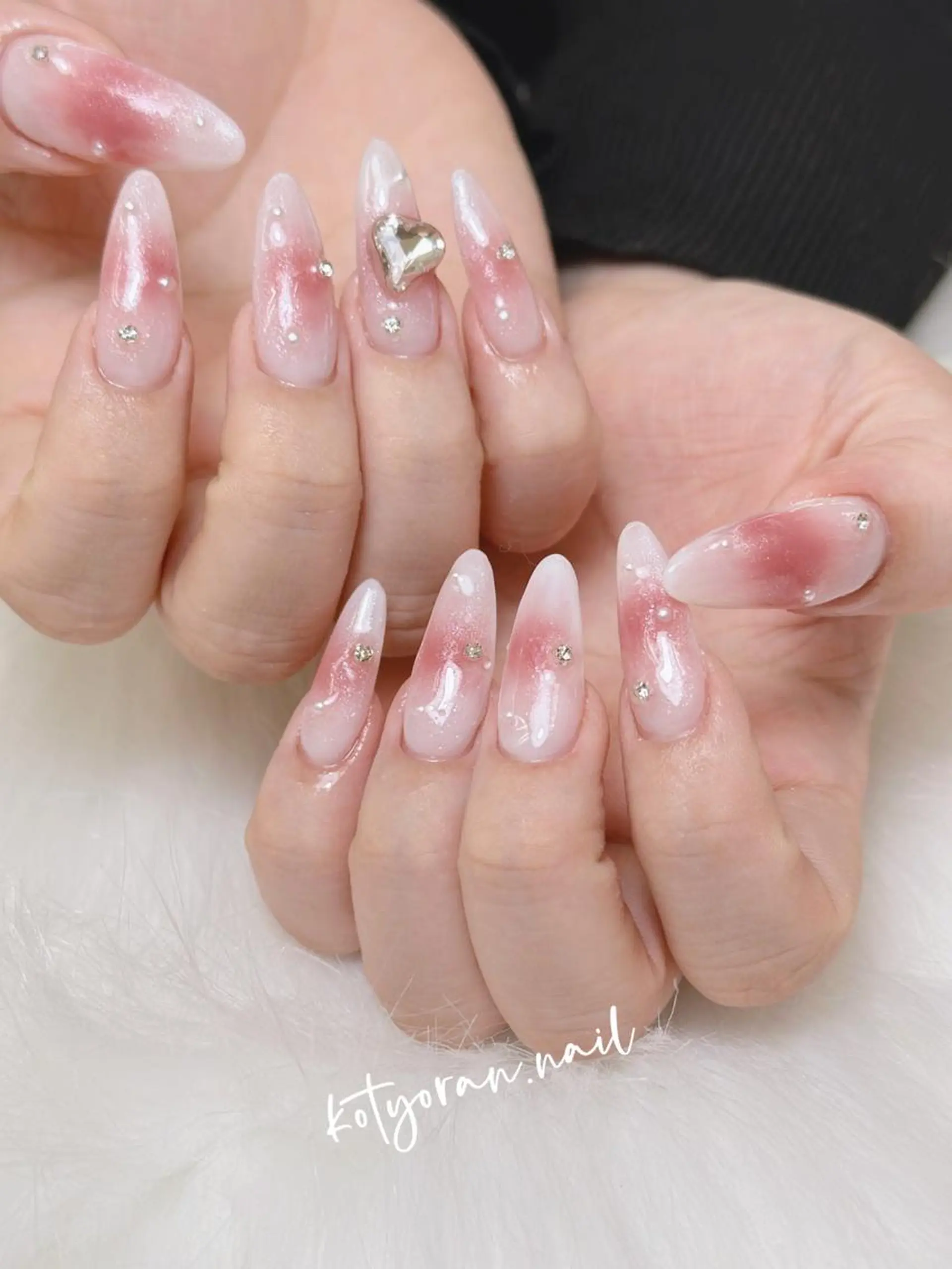 ネイル Mona【パラジェル ・長さ出し専門店】のネイルデザイン