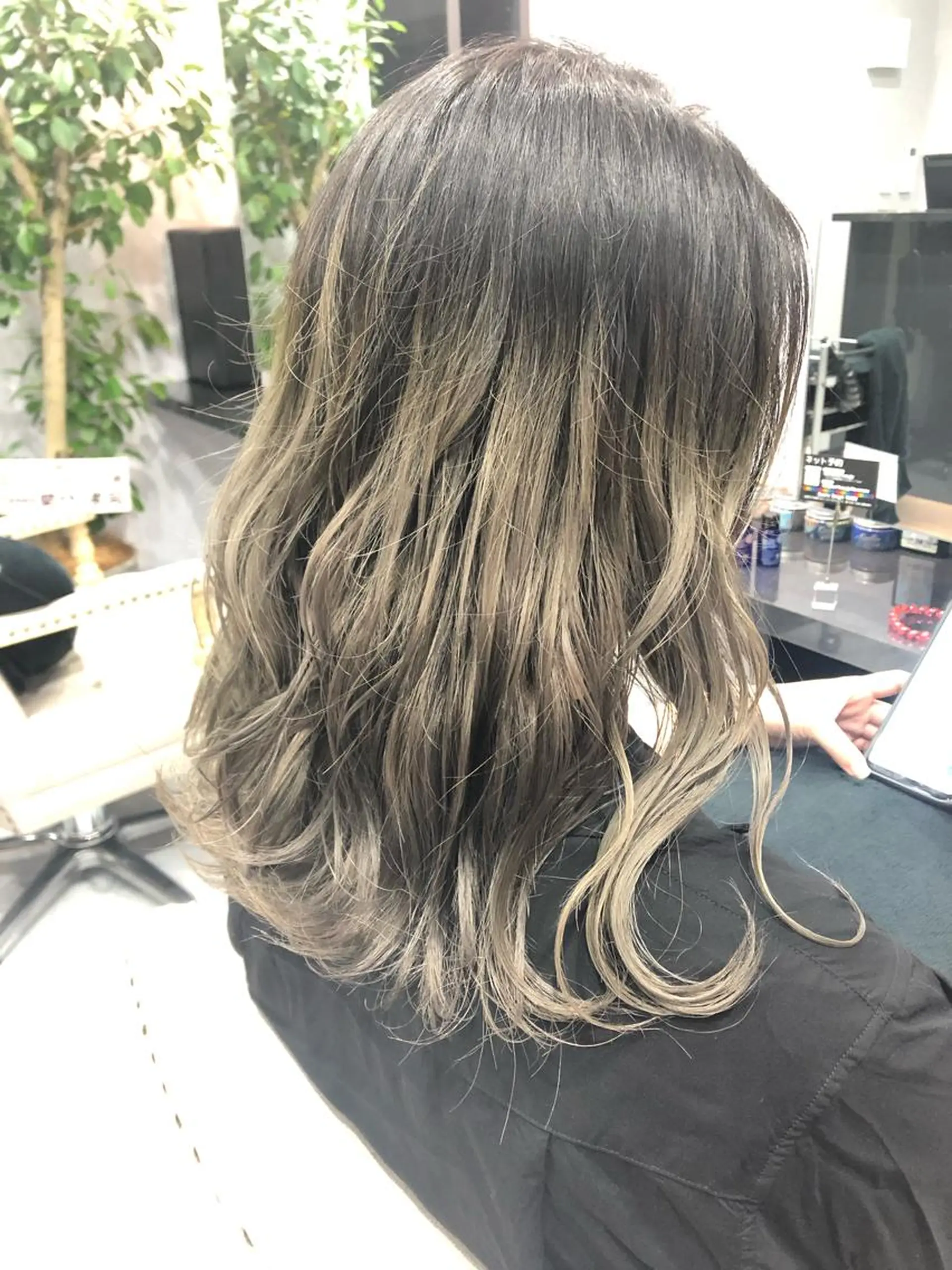 セミロング カラー ヘアカラー FAVORE 【ファヴォーレ】のヘアスタイル