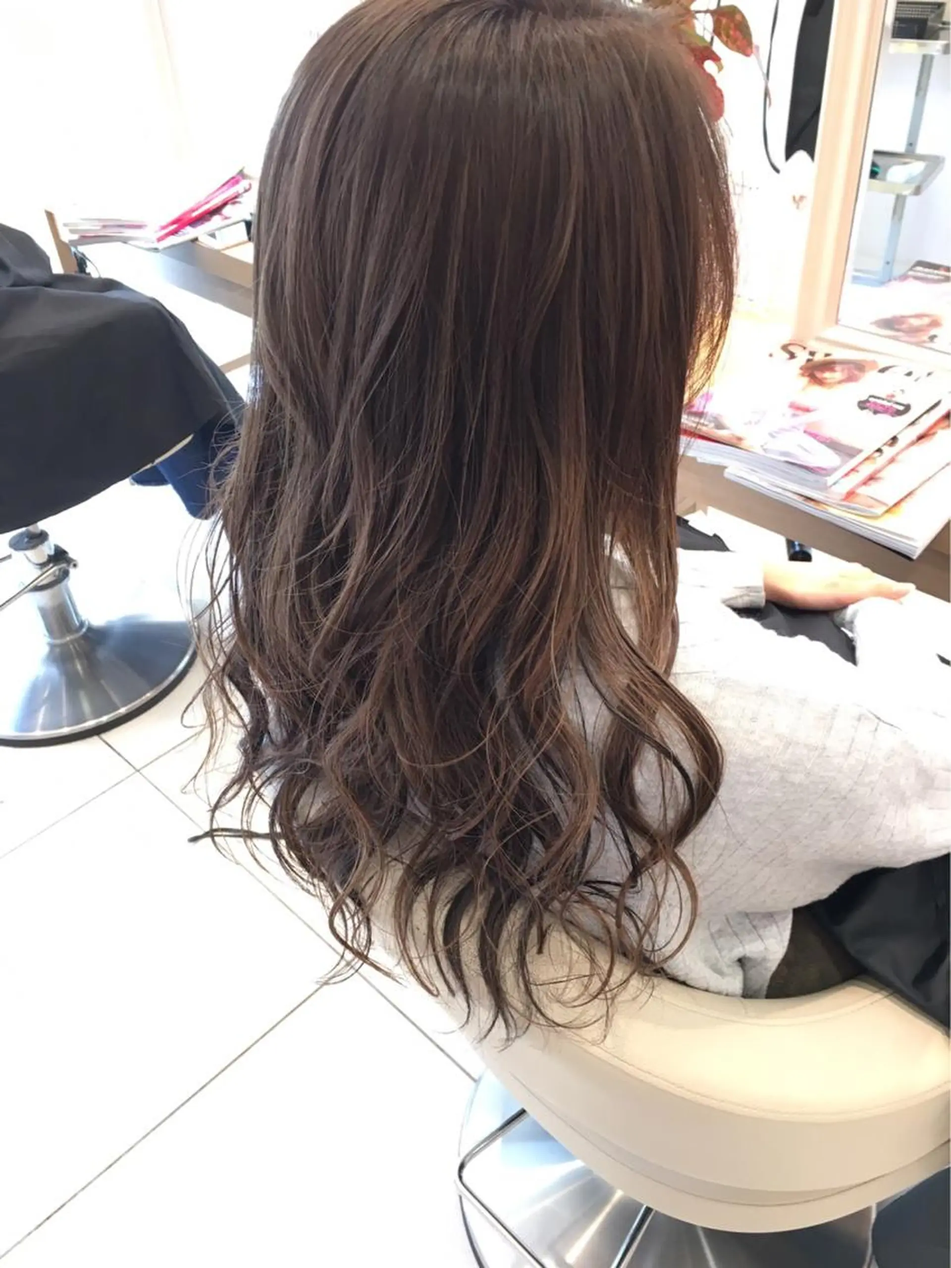 ロング カラー アッシュ ベージュカラー ハイライトカラー オレンジ ハイライト 小田原NO1 美容師 飯田飛翔のヘアスタイル