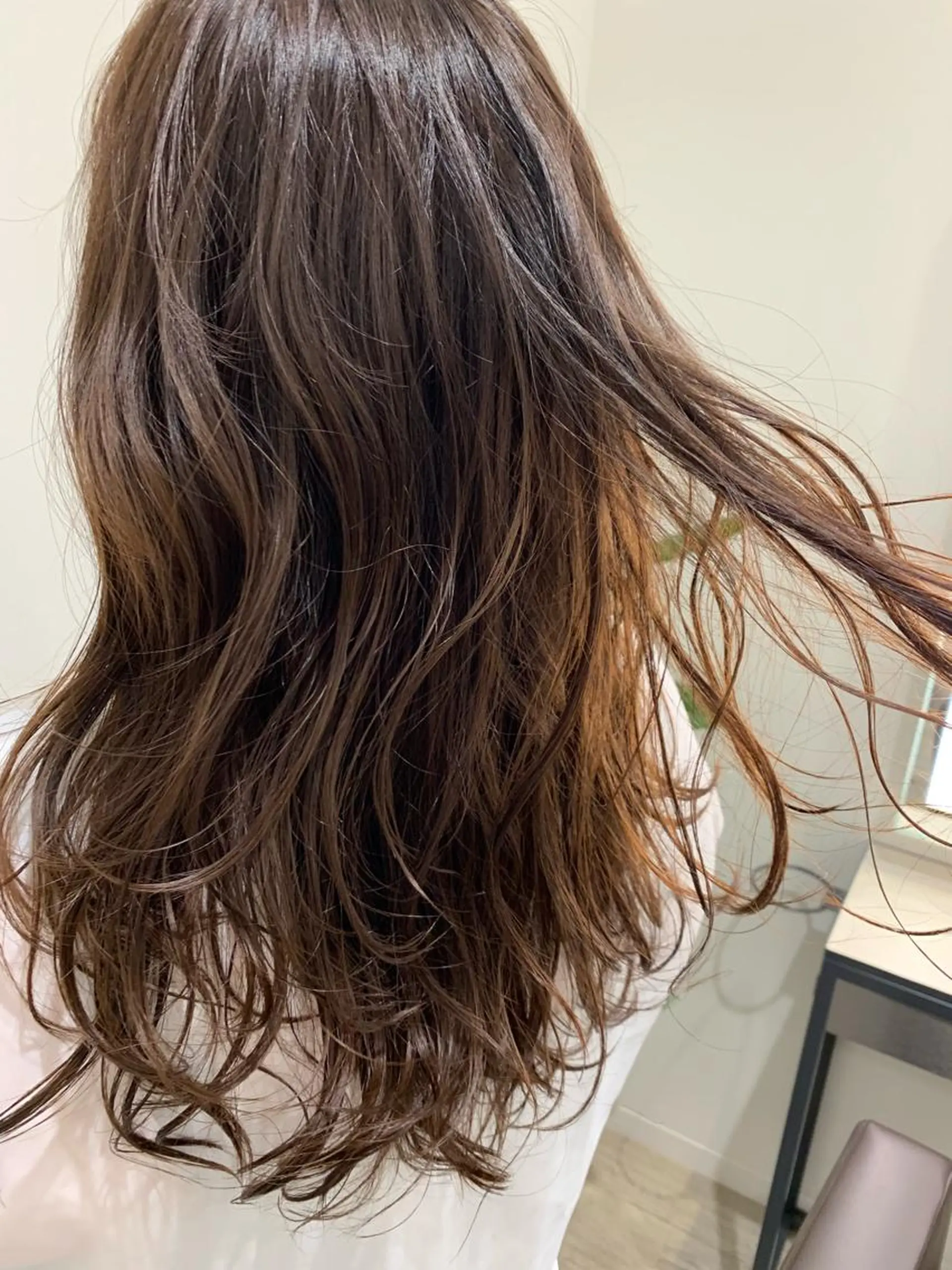 ロング レイヤーカット カット パーマ Livna所属・赤池 日菜子のヘアスタイル