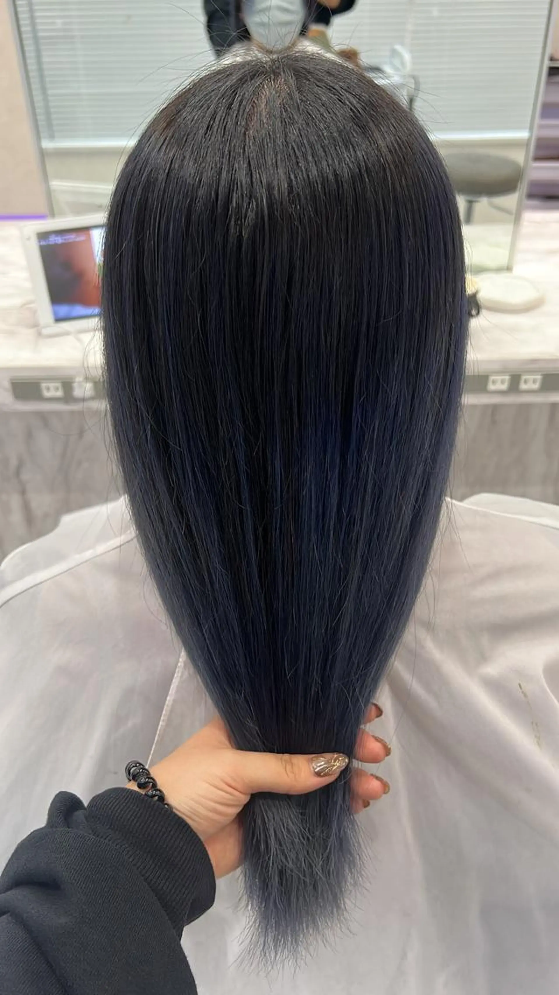 ミディアム レイヤーカット 韓国風🫧艶カラー 💟ran💟のヘアスタイル