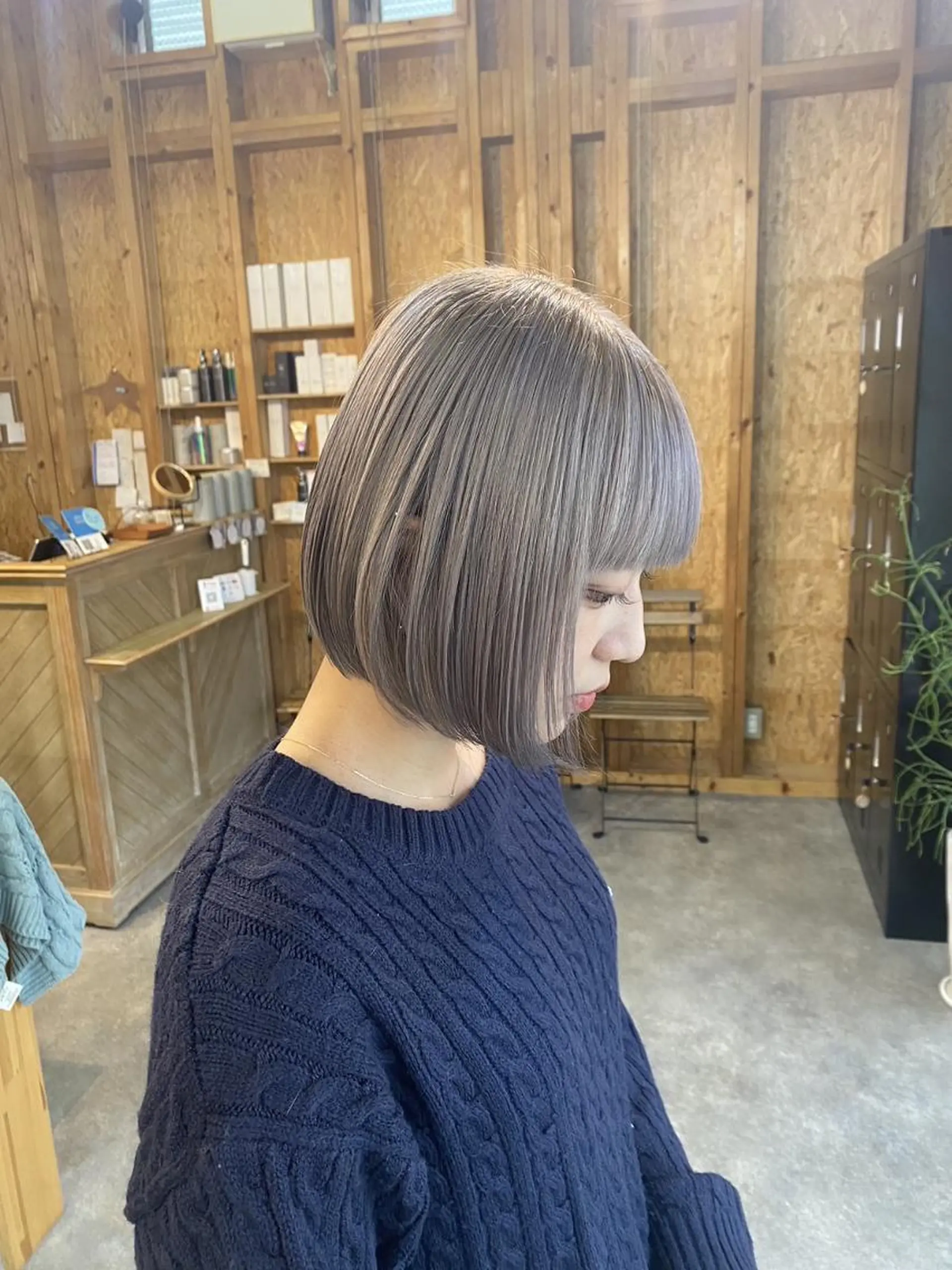 ショート ヘアカラー トリートメント ☘️レイヤー&ボブ× ハイトーン☘️初ボブのヘアスタイル