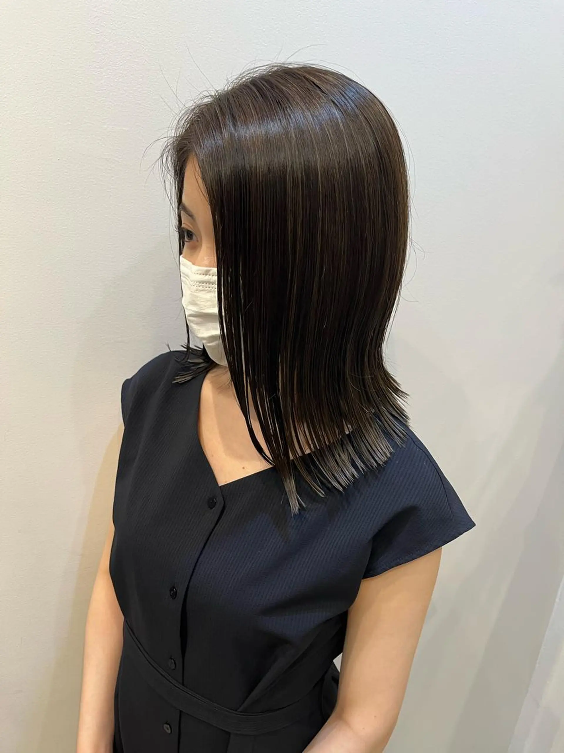 ミディアム カラー 黒髪 ブルーカラー ブルーブラック インナーカラー くせ毛 渋谷レイヤーカット❌ 縮毛矯正専門/武田涼のヘアスタイル