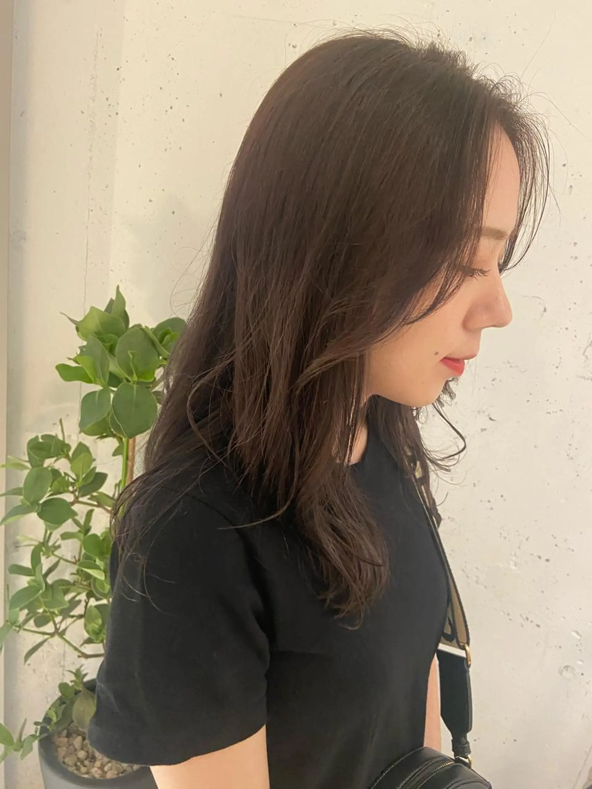 セミロング カラー グレージュ モカグレージュ カジュアルを女っぽく 𝗮𝘆𝗮𝗰𝗼のヘアスタイル