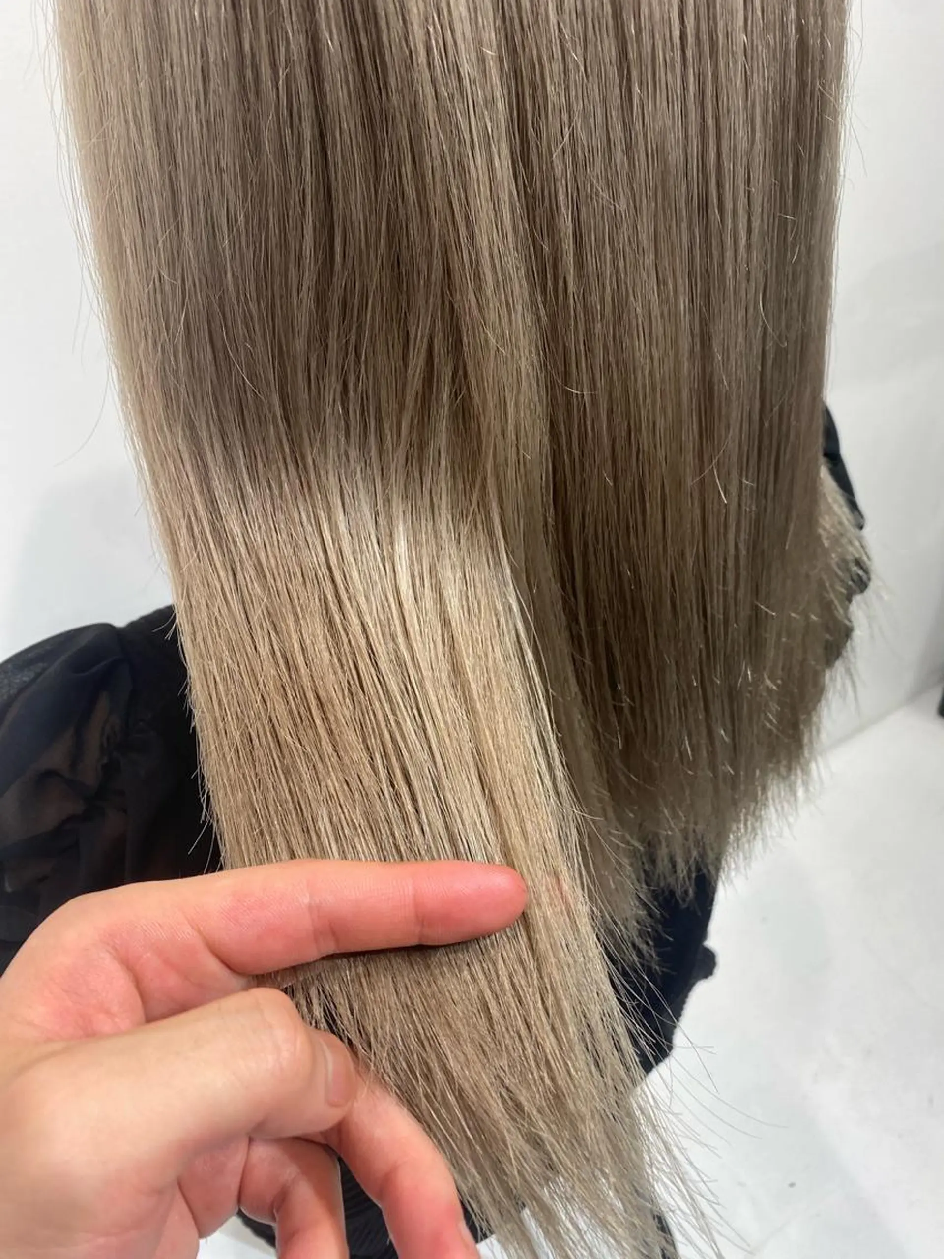 ミディアム ハイトーンエフェクト ブリーチいち丸のヘアスタイル