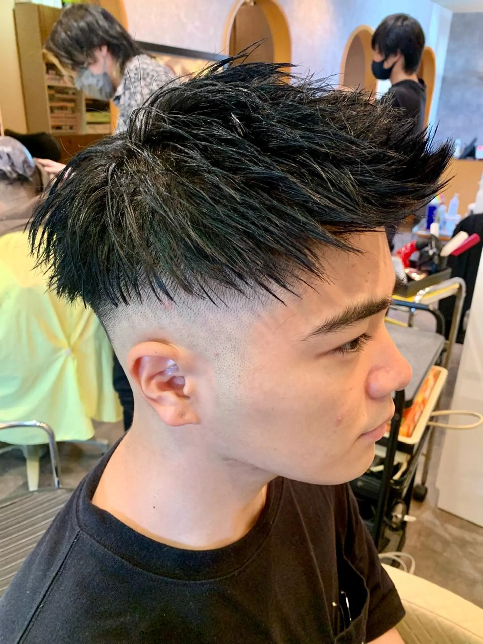 カラー メンズ フェードカット モヒカン カット ヘアカラー stylist 静音「LEON」のヘアスタイル