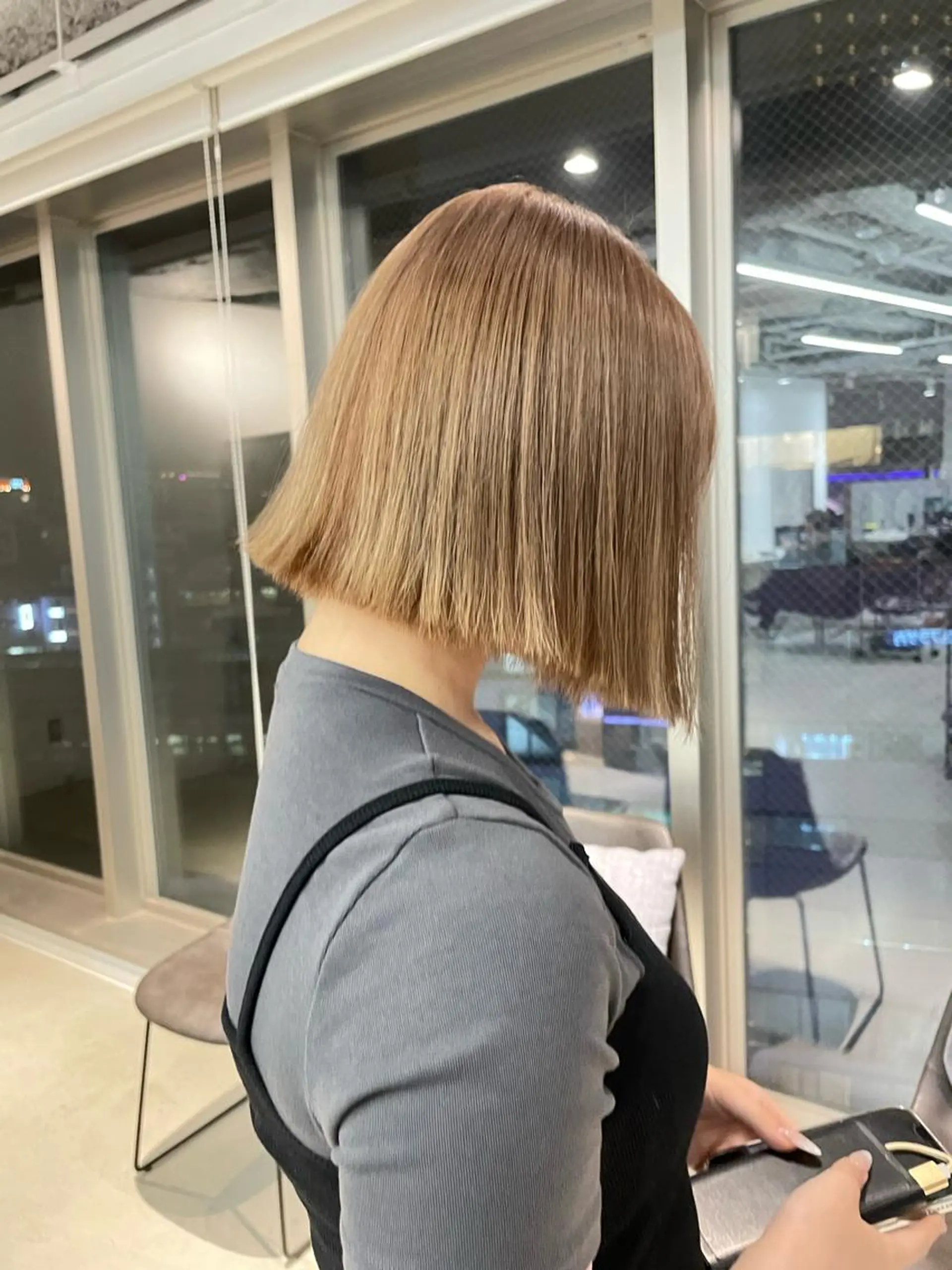 ショート カラー ヘアアレンジ ベージュカラー ミルクティーベージュ ヘアカラー トリートメント 🎗秋山勇/ GEAR.代表のヘアスタイル