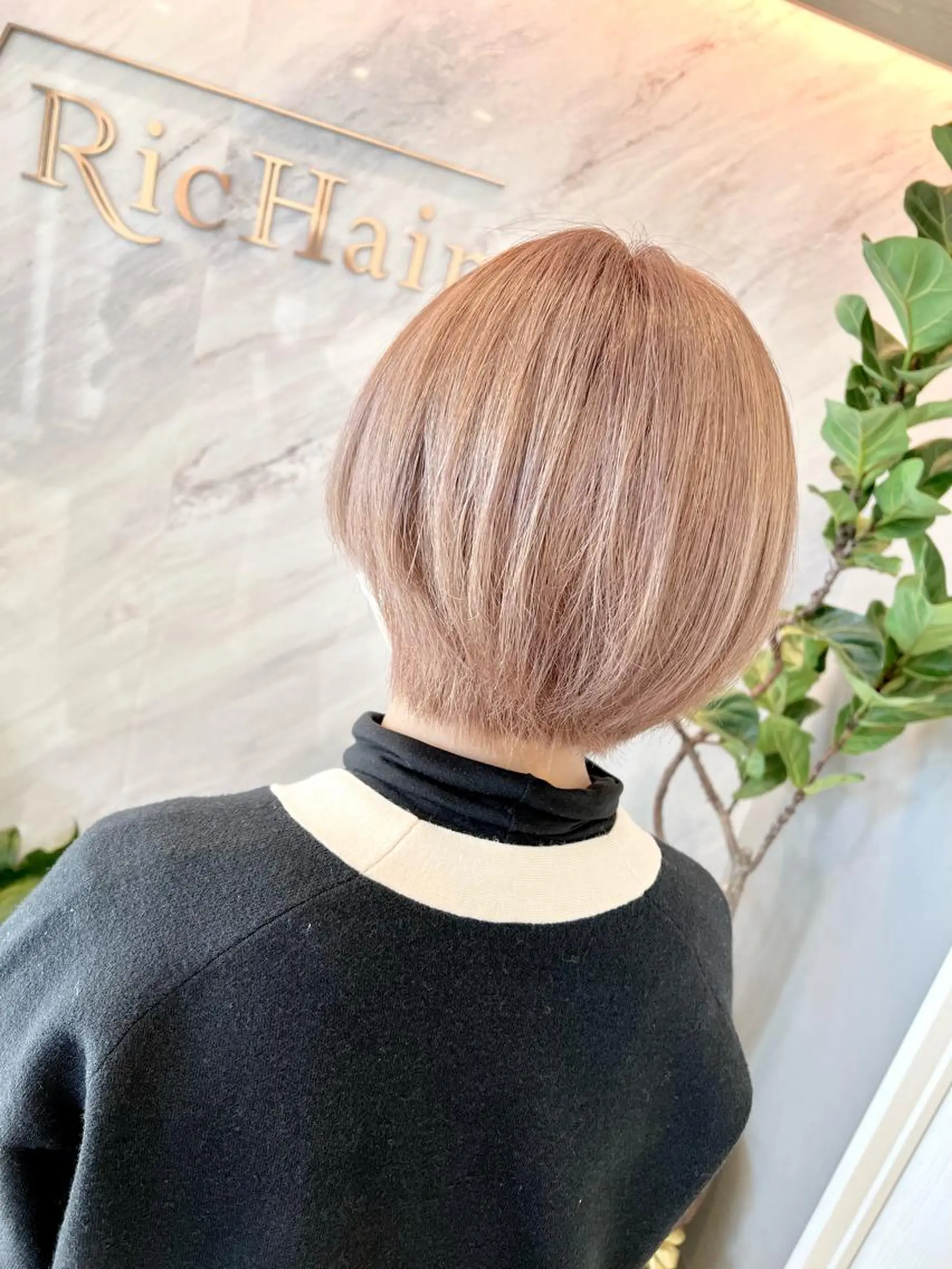 ショート ヘアカラー ブリーチ毛に縮毛矯正 ✨カラー✨山田 正幸のヘアスタイル