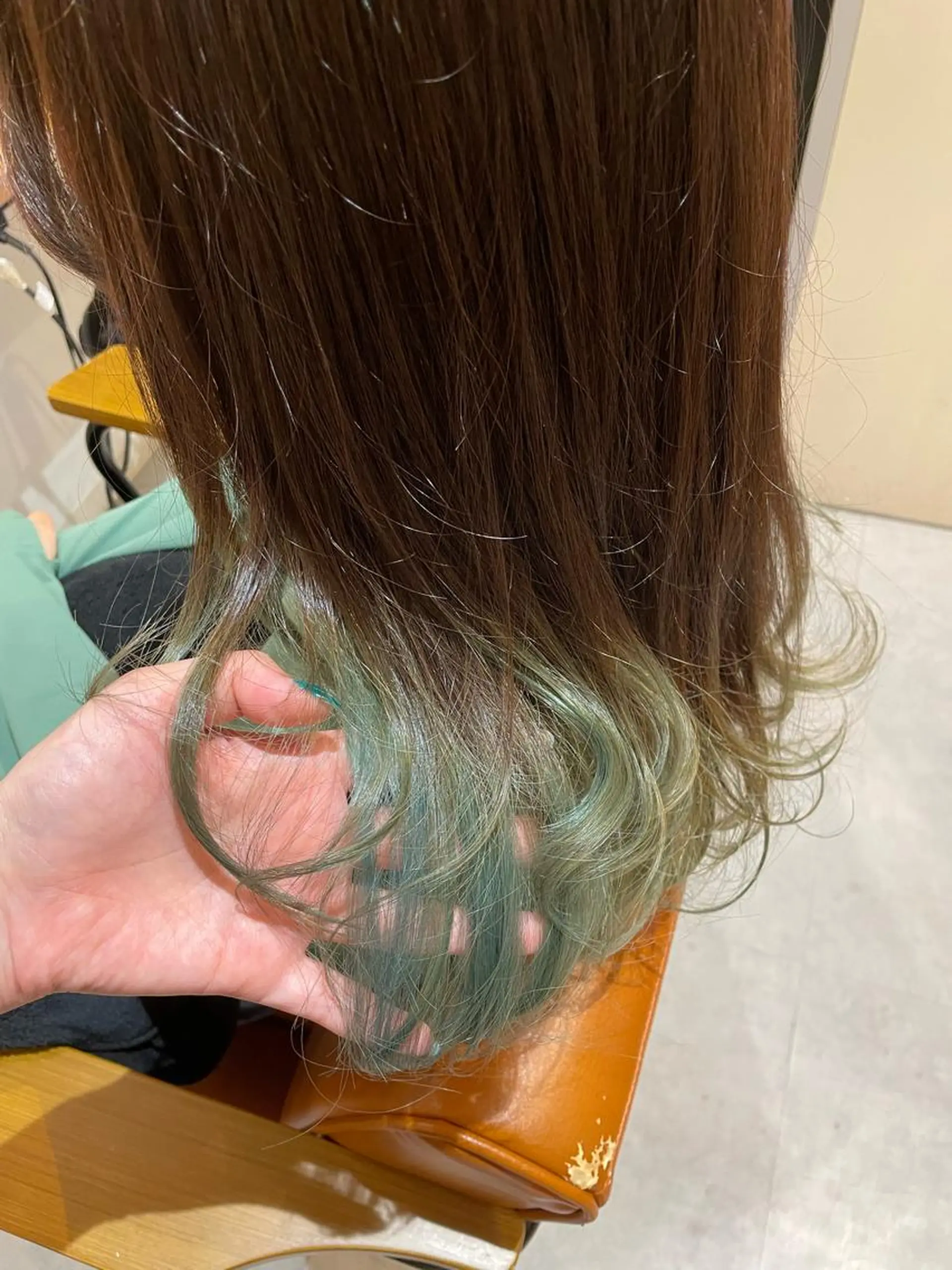 ロング ヘアカラー 中田 サヤカのヘアスタイル