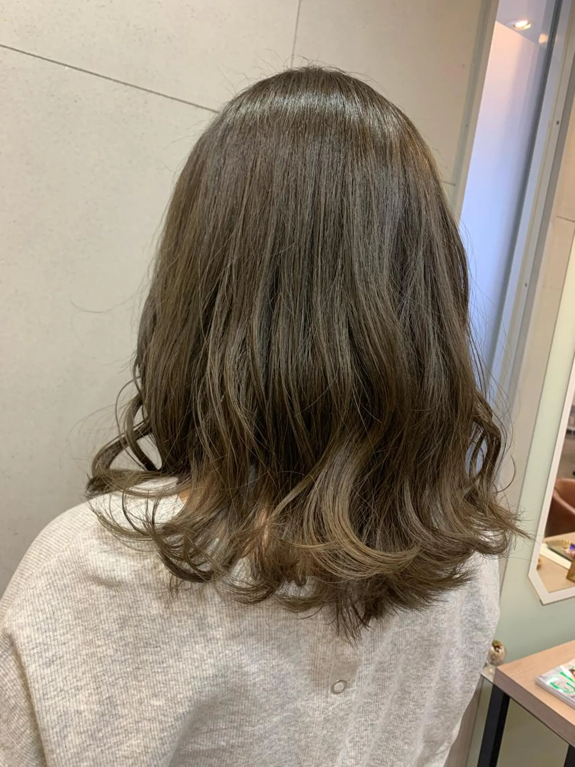 ミディアム おせ ちさとのヘアスタイル