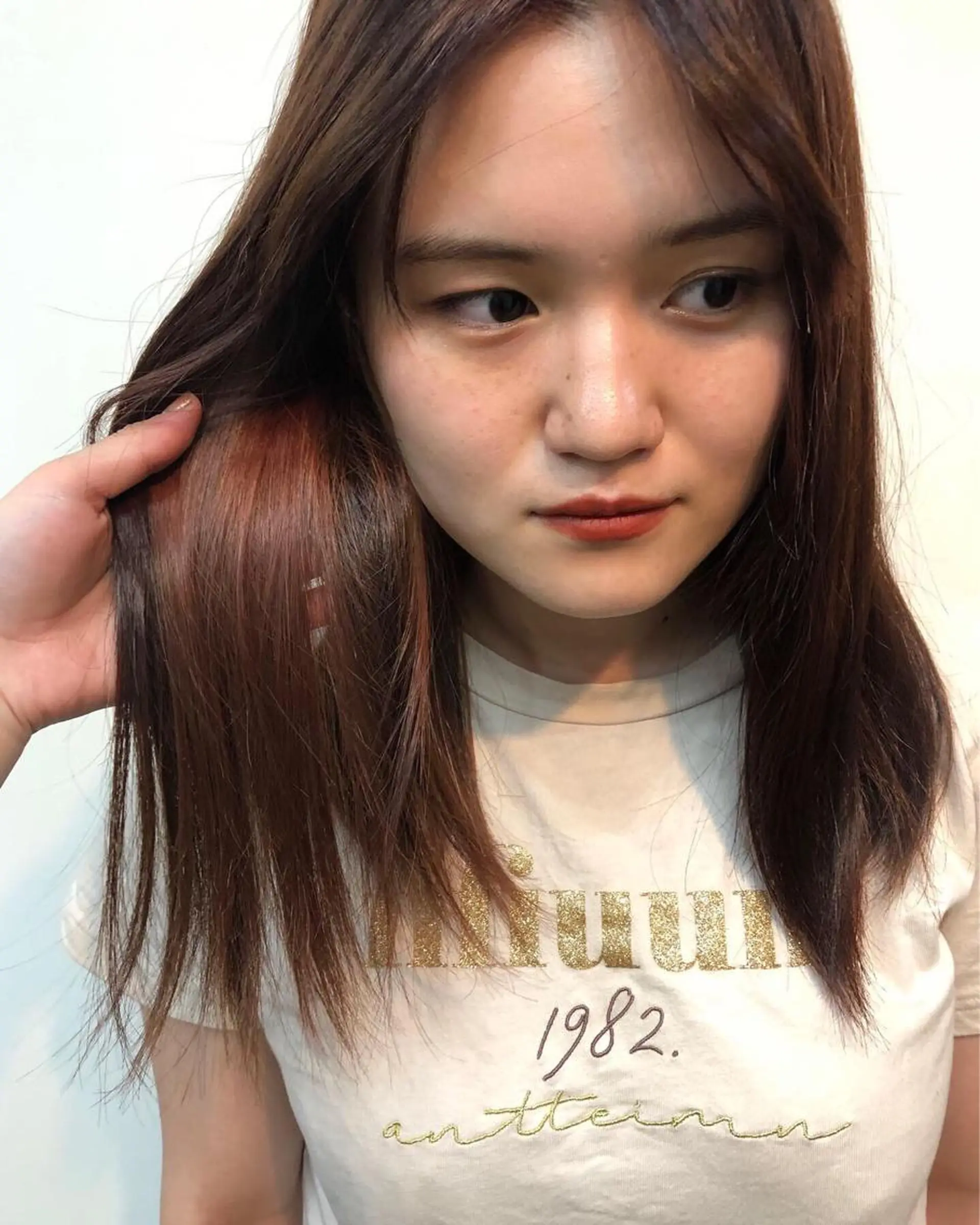 ミディアム カラー 桑原 菜摘のヘアスタイル