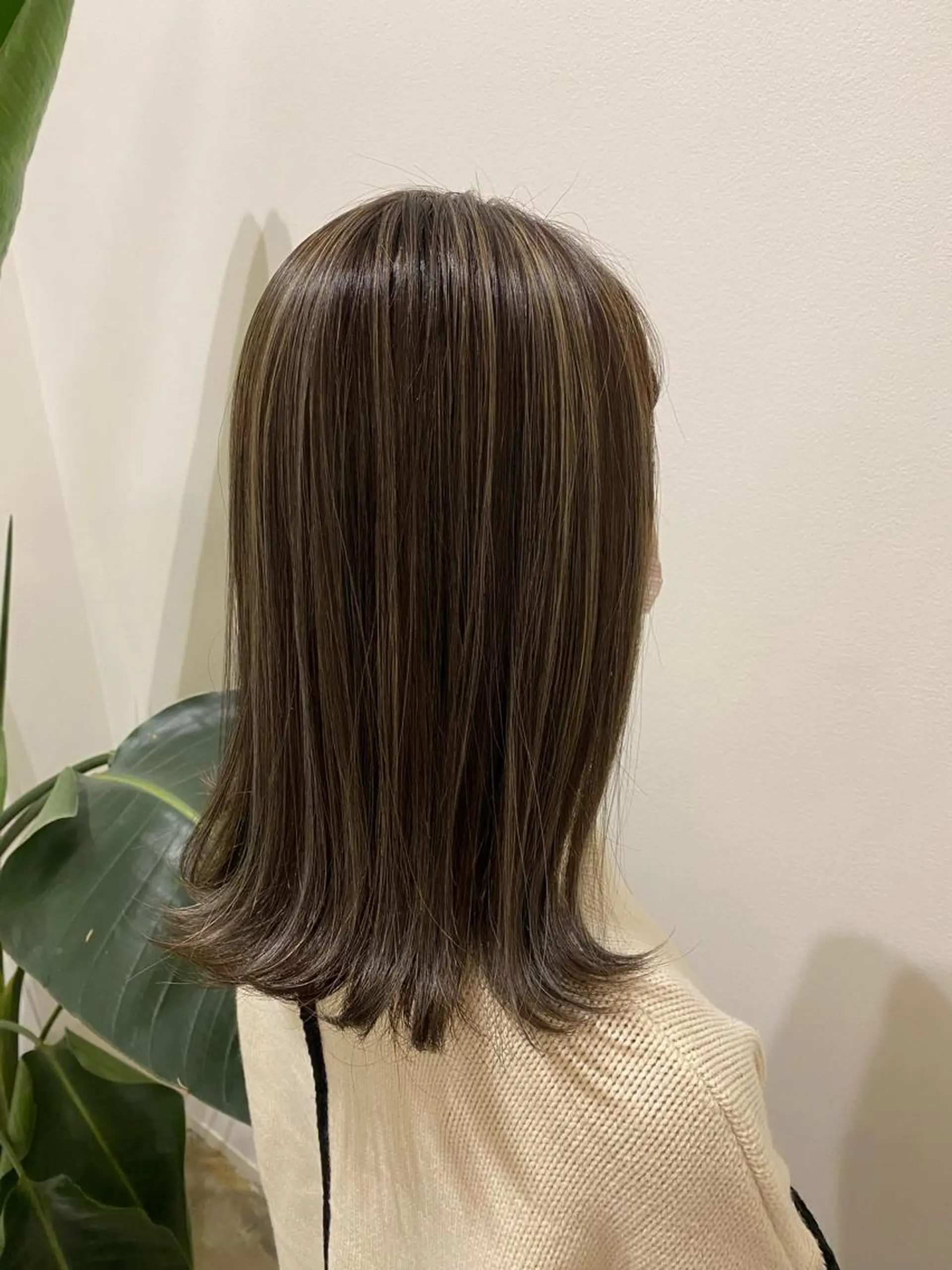 ミディアム カラー 藤野 凪沙のヘアスタイル